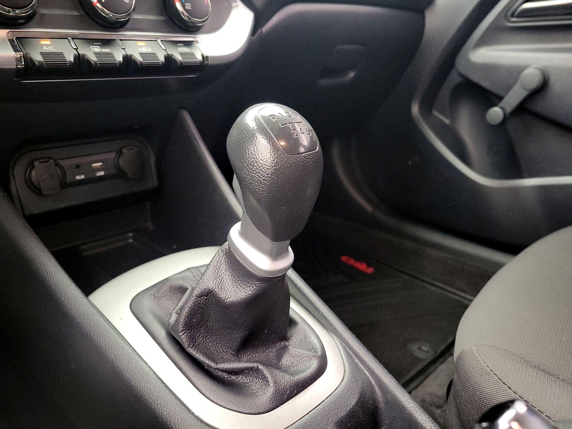 Thumbnail: 2017 Kia Rio - 16