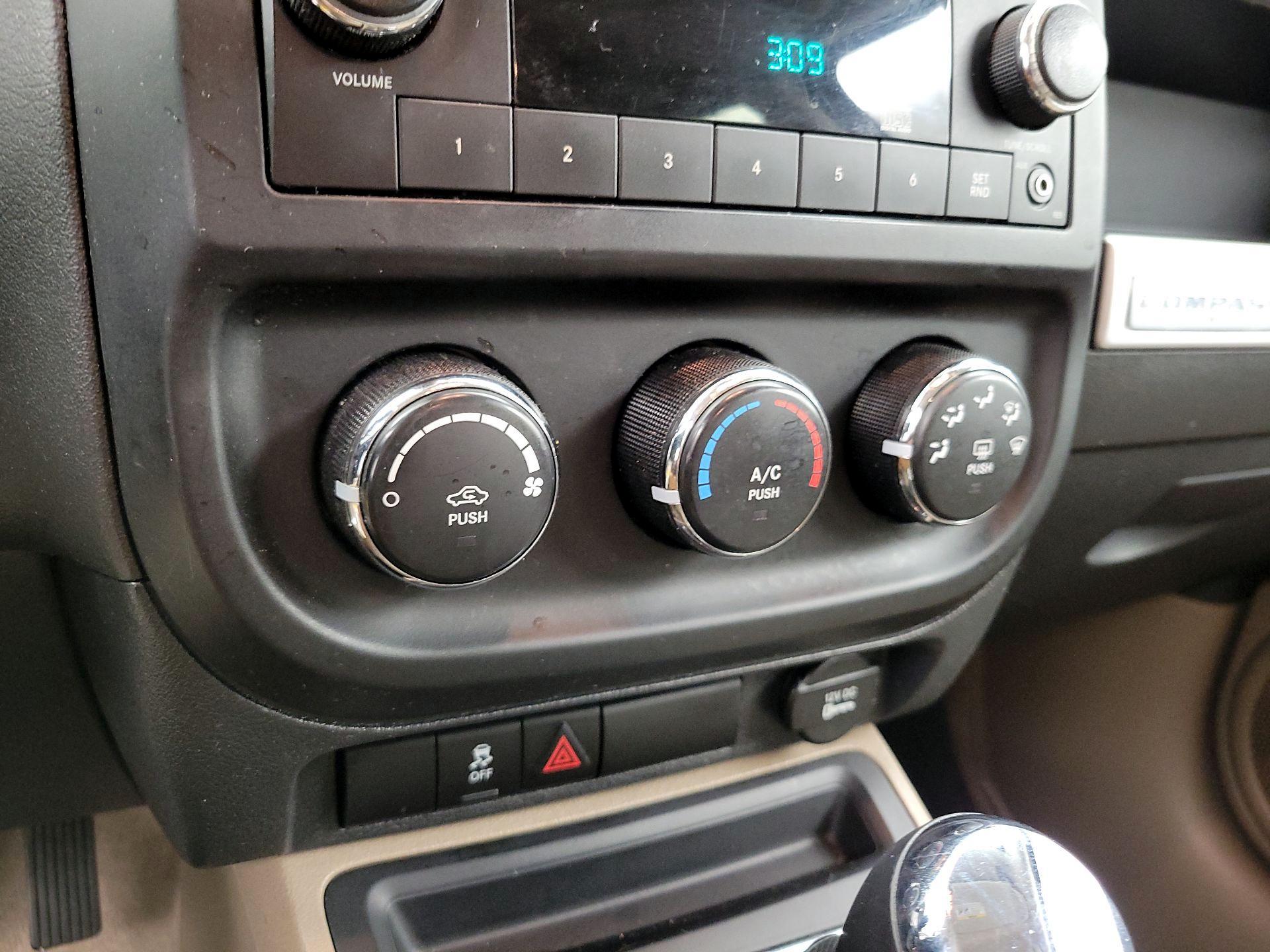 Thumbnail: 2014 Jeep Compass - 14