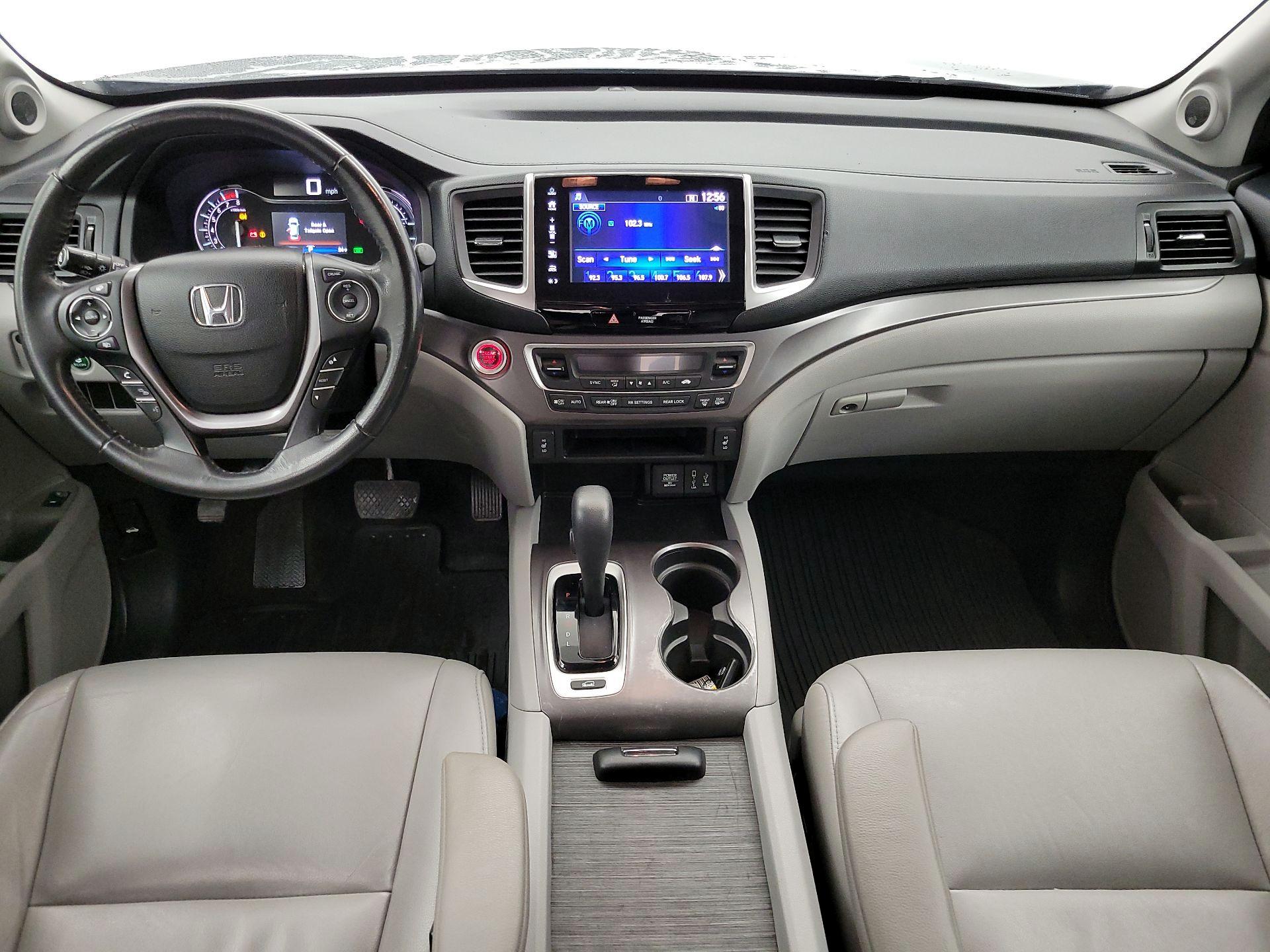 Thumbnail: 2017 Honda Pilot - 9