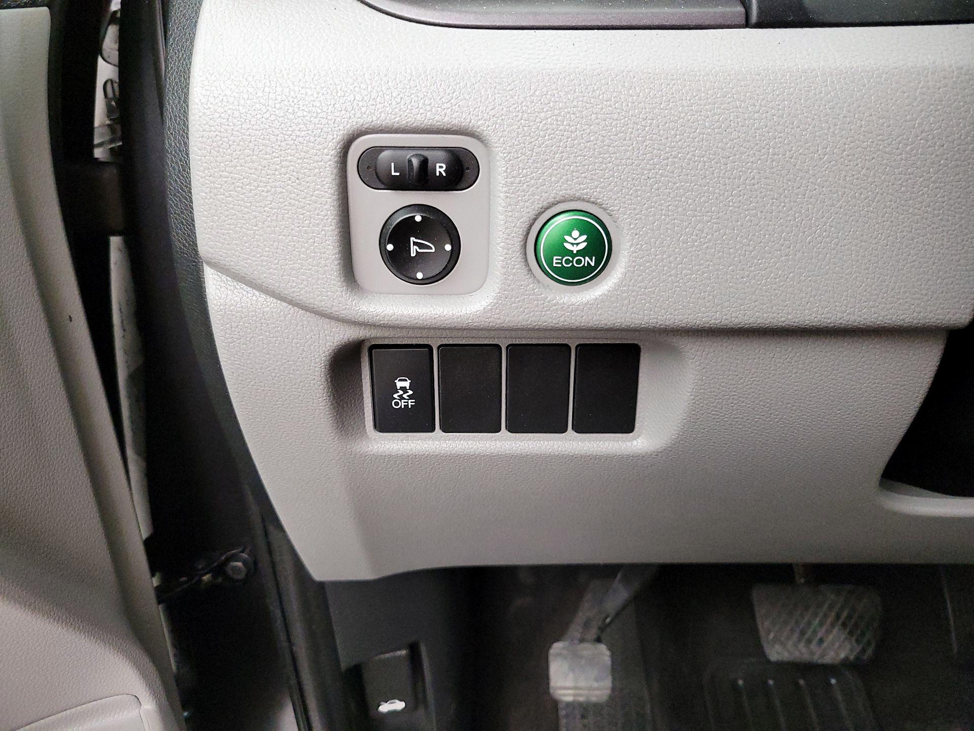 Thumbnail: 2017 Honda Pilot - 13