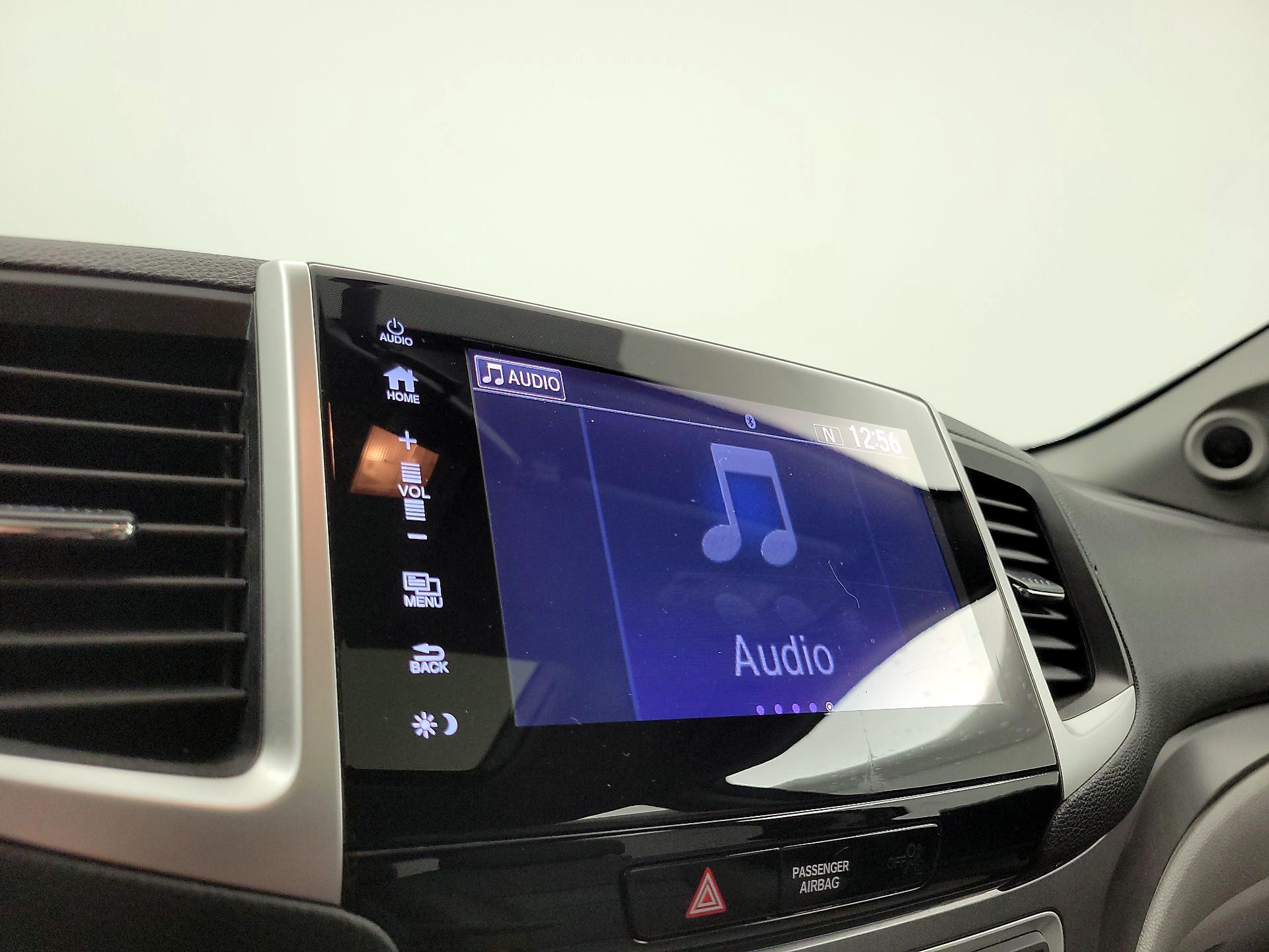 Thumbnail: 2017 Honda Pilot - 15