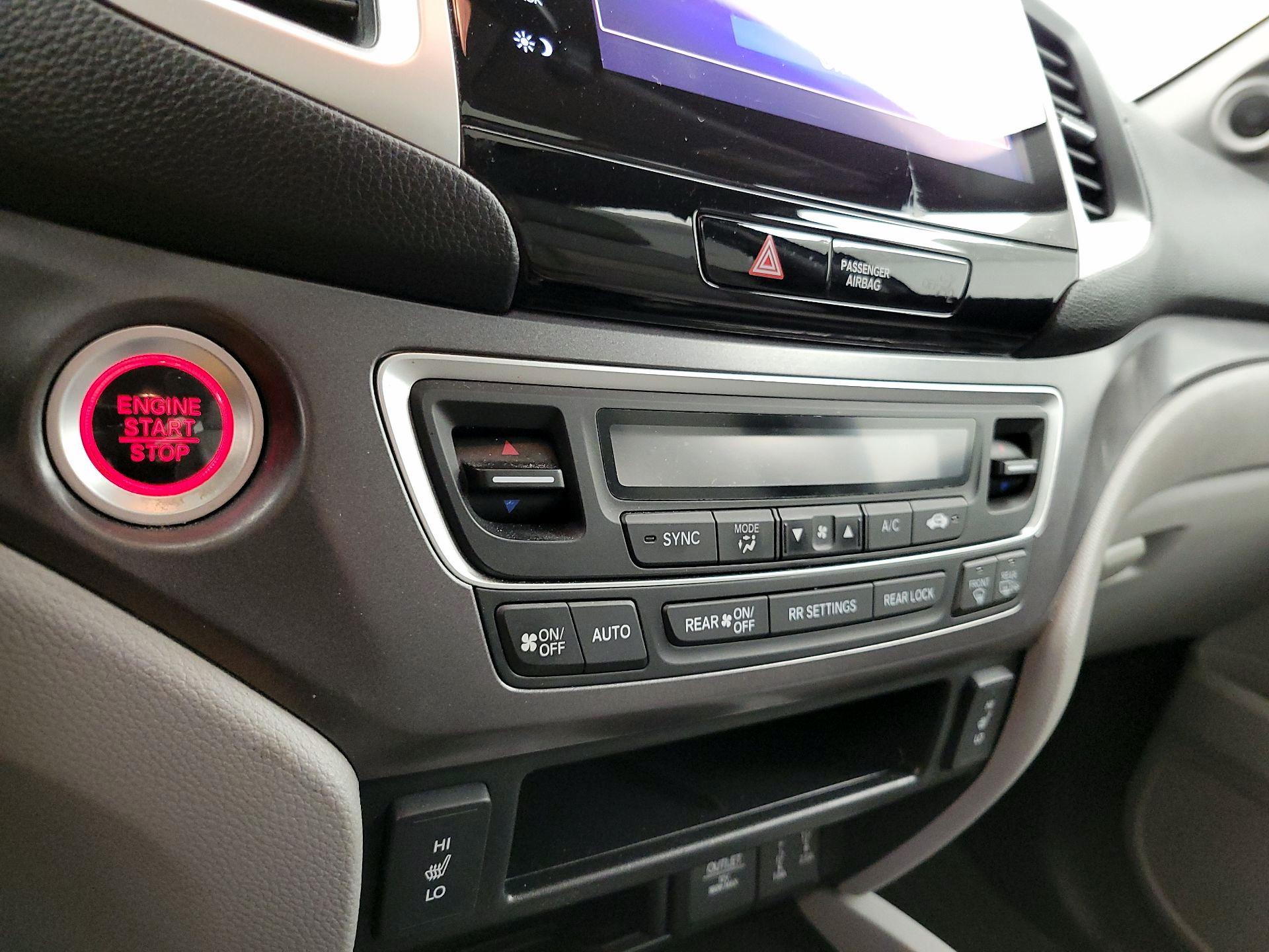 Thumbnail: 2017 Honda Pilot - 16