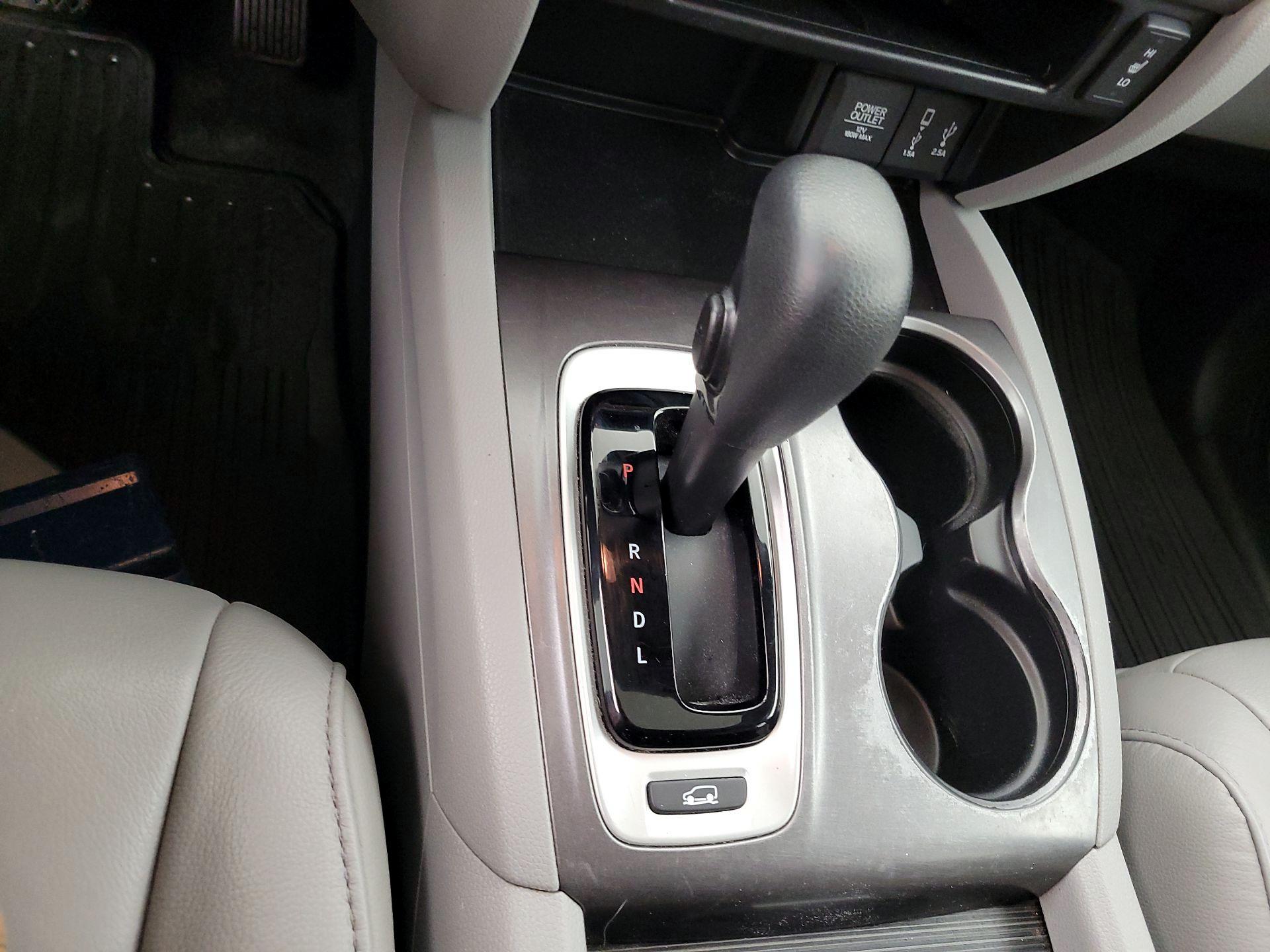 Thumbnail: 2017 Honda Pilot - 17