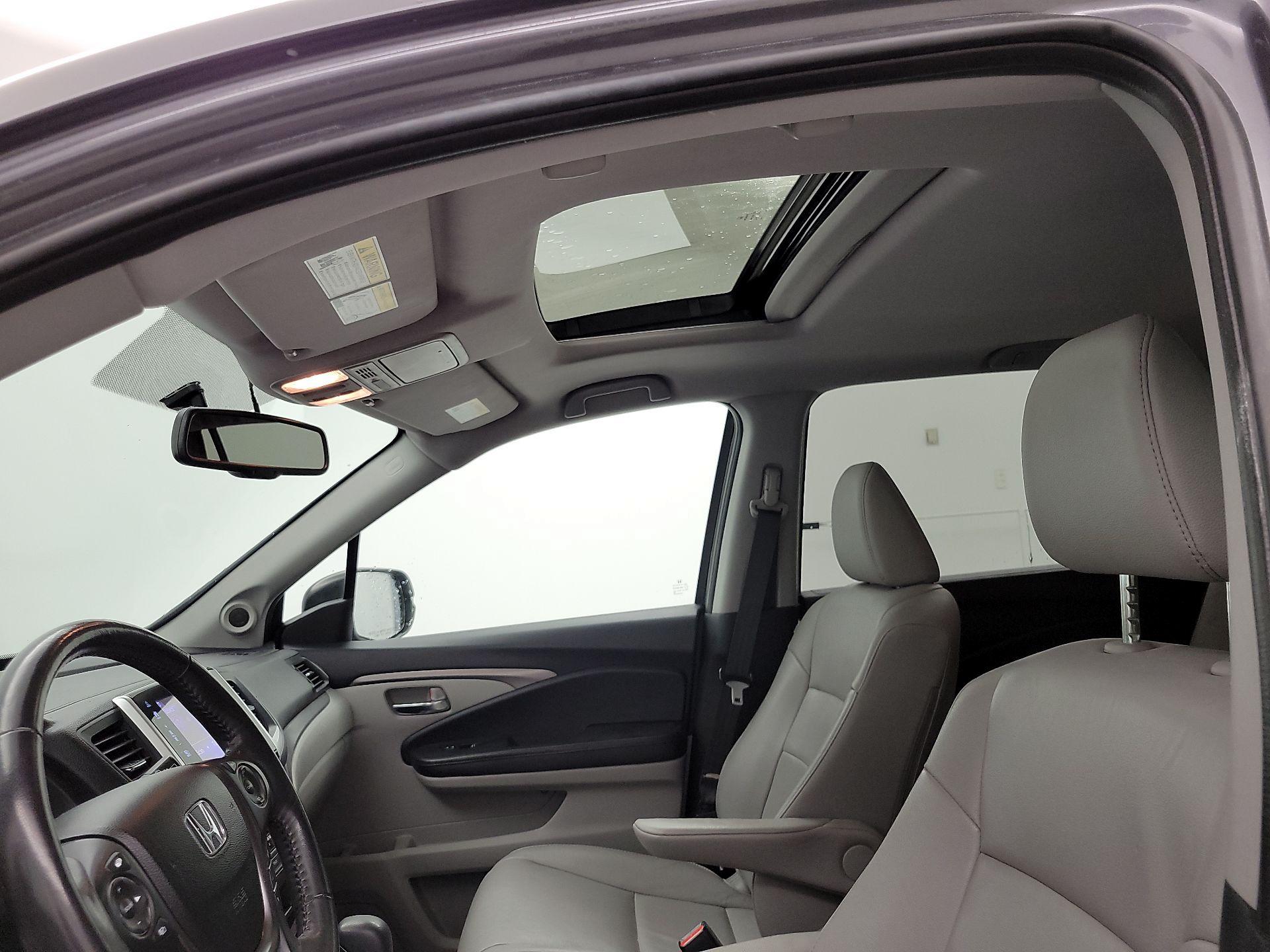 Thumbnail: 2017 Honda Pilot - 19