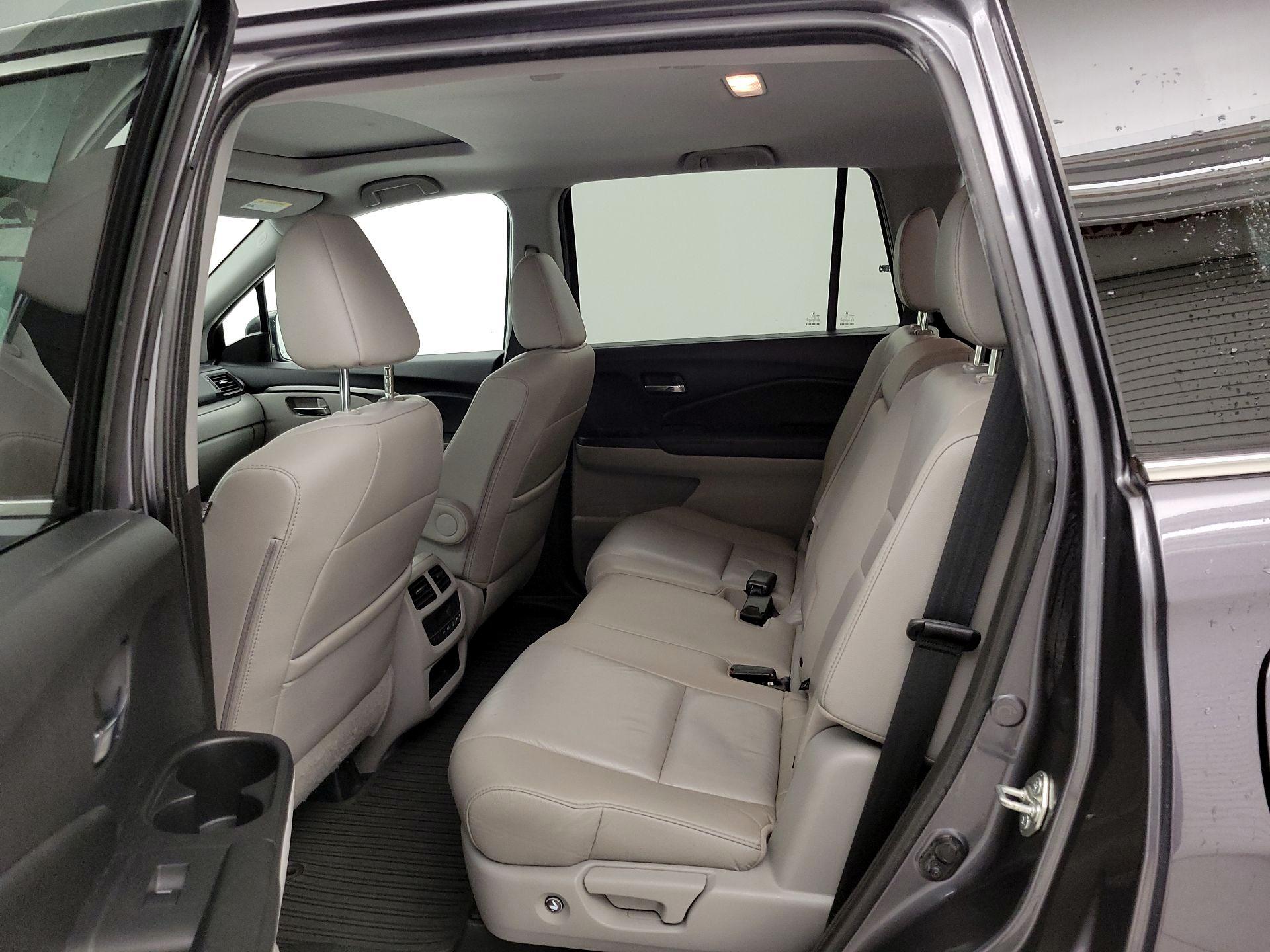 Thumbnail: 2017 Honda Pilot - 20