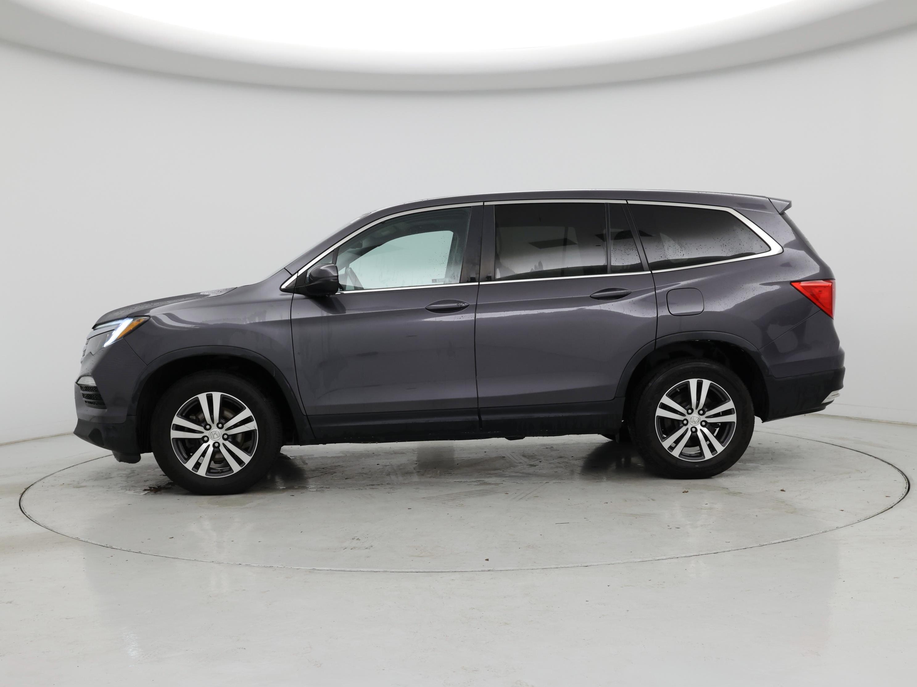 Thumbnail: 2017 Honda Pilot - 3