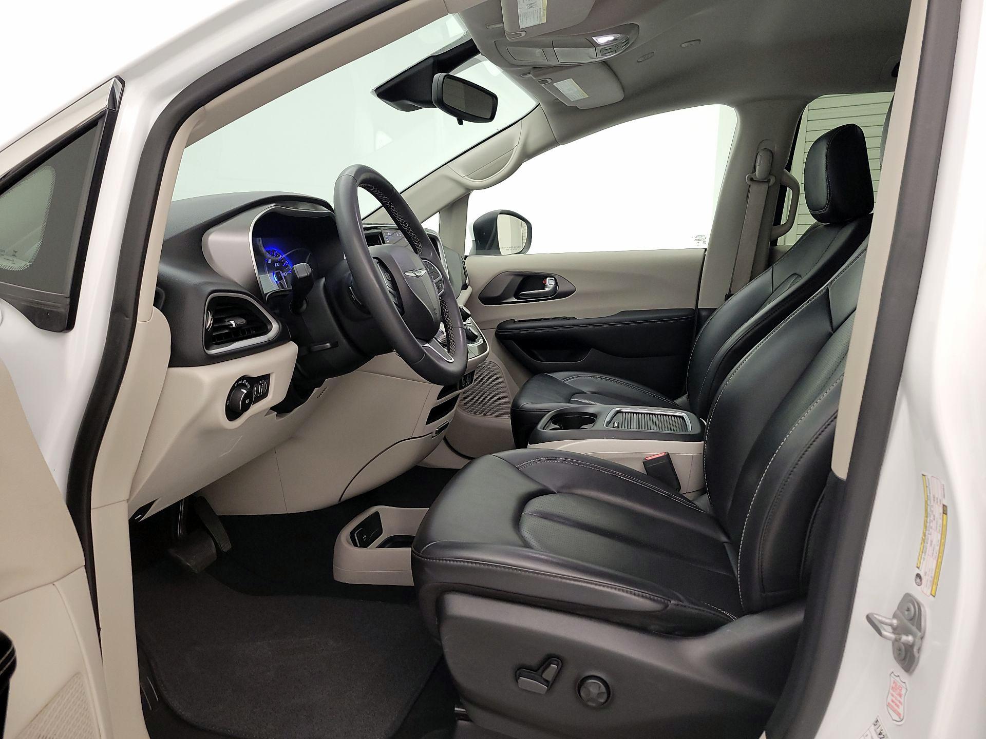 Thumbnail: 2023 Chrysler Pacifica - 11