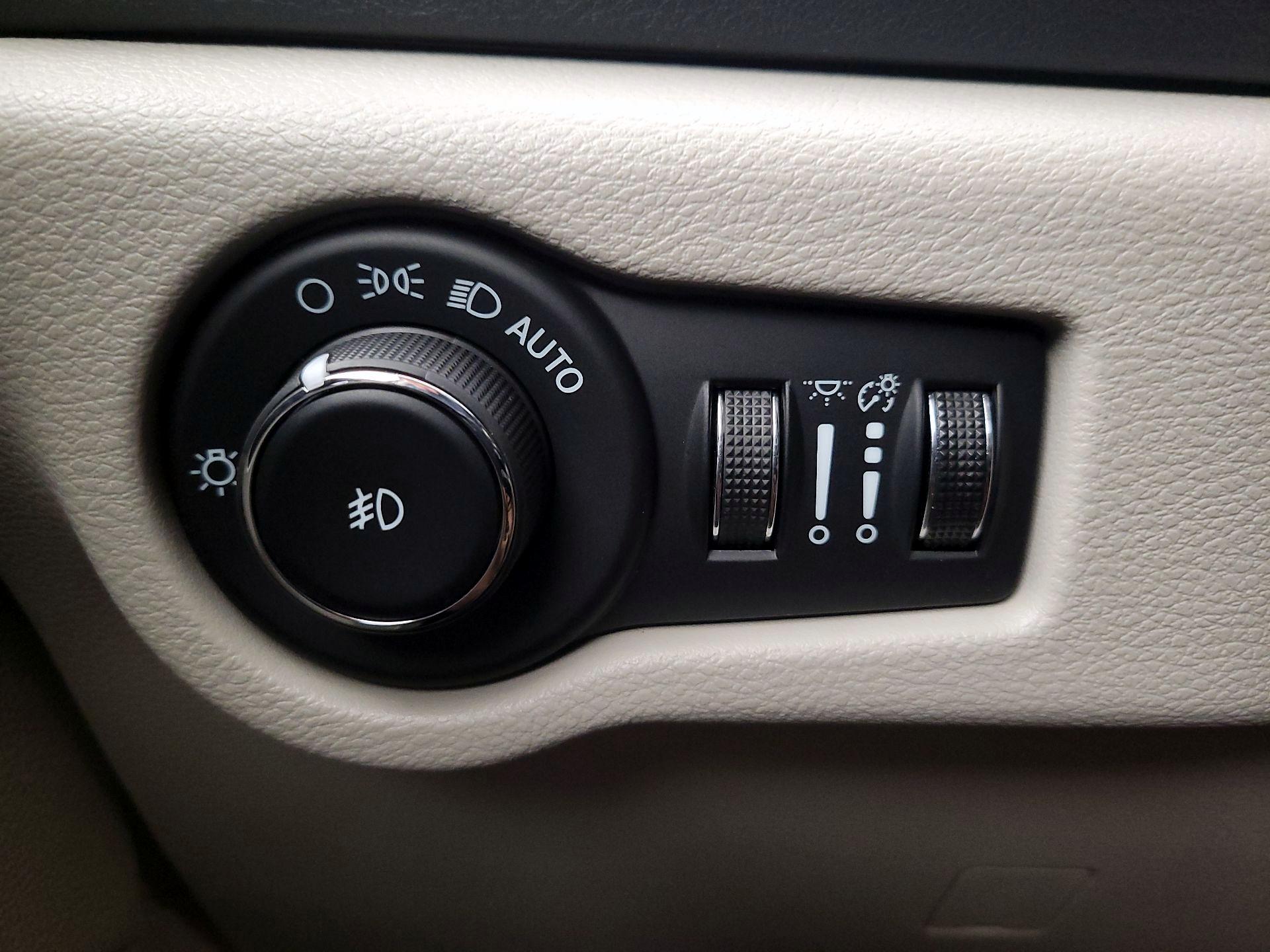 Thumbnail: 2023 Chrysler Pacifica - 13