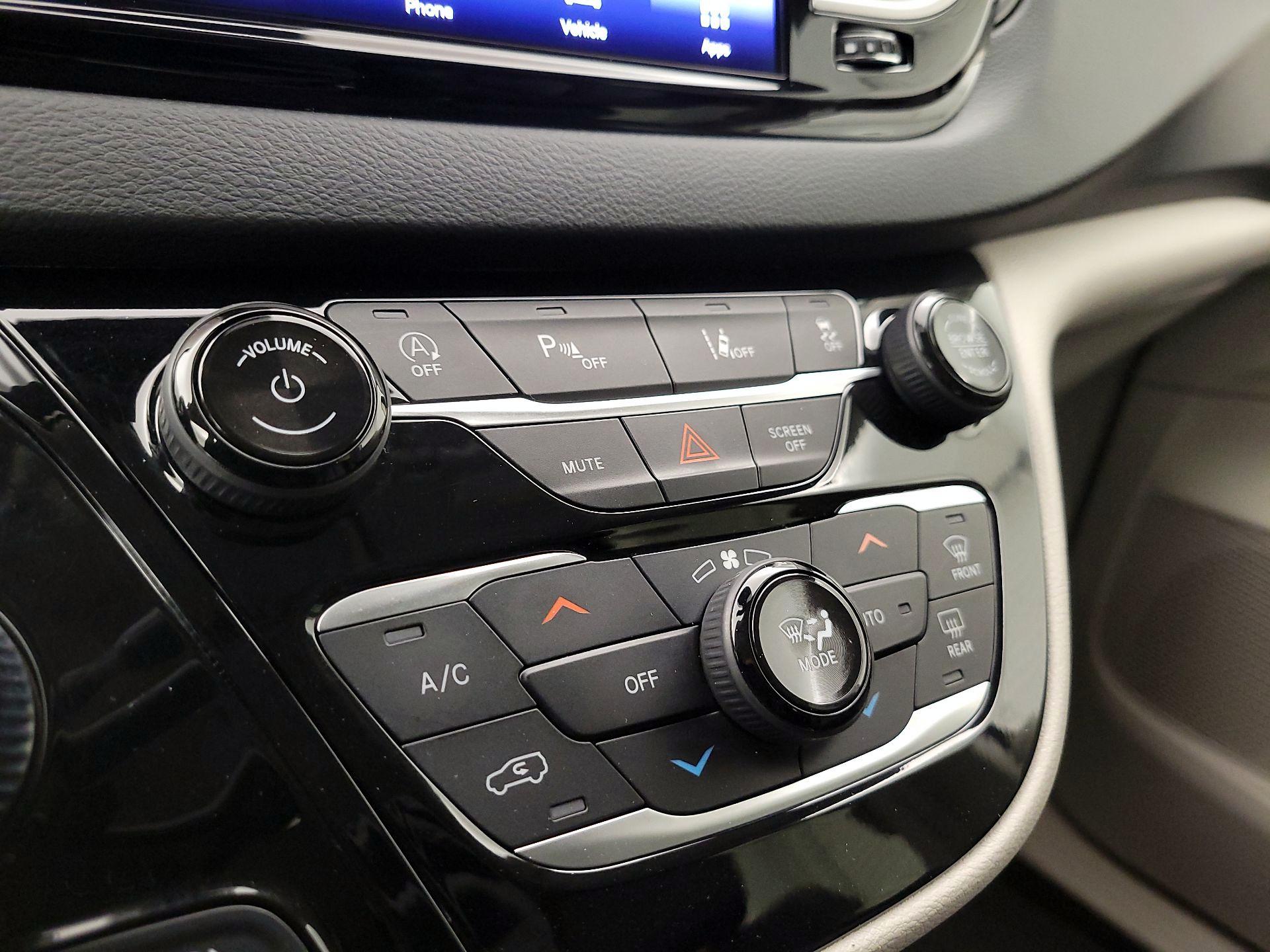 Thumbnail: 2023 Chrysler Pacifica - 16