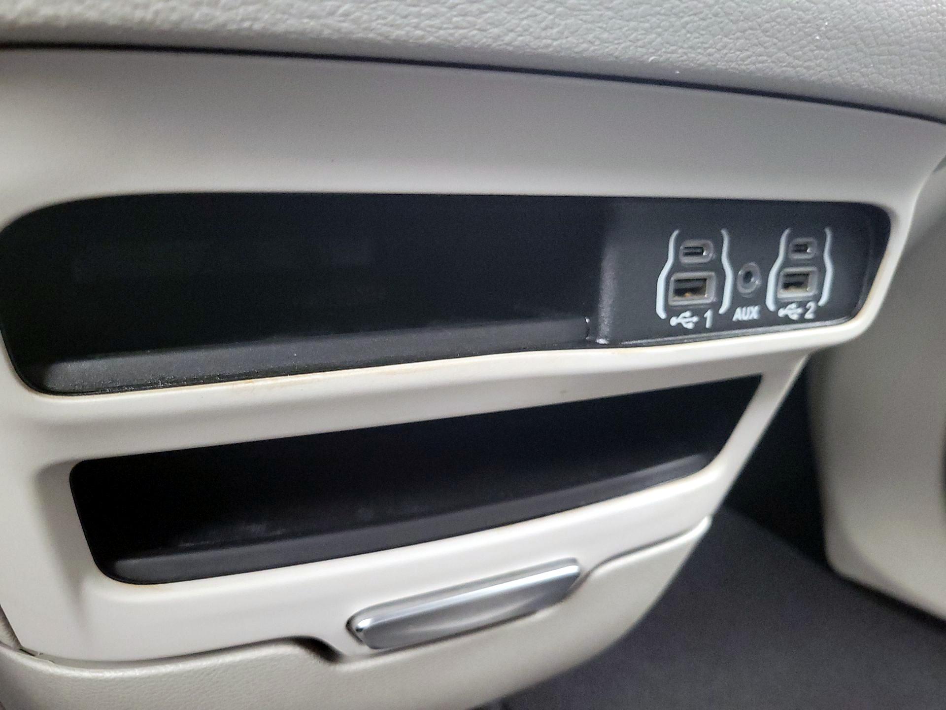 Thumbnail: 2023 Chrysler Pacifica - 18