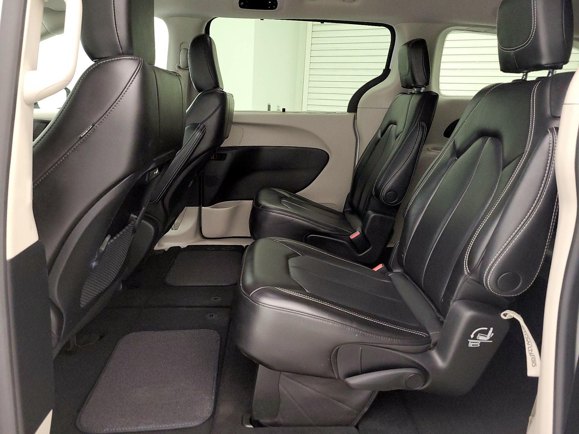 Thumbnail: 2023 Chrysler Pacifica - 19