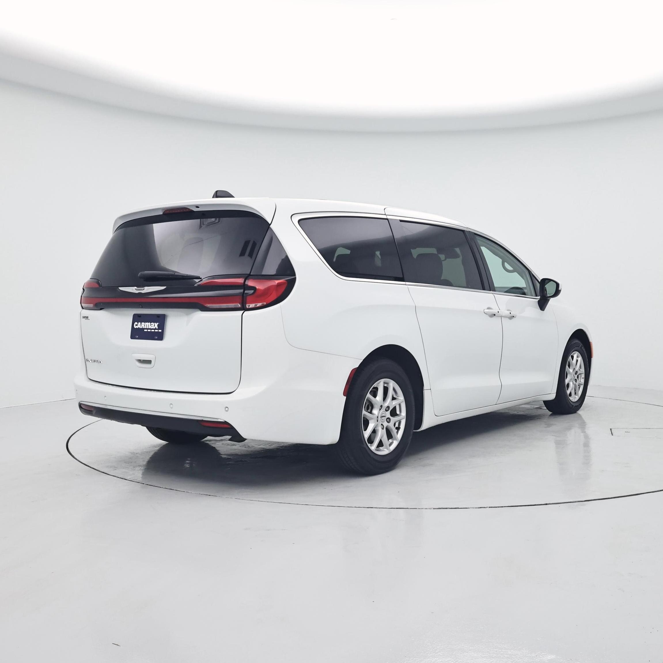 Thumbnail: 2023 Chrysler Pacifica - 8