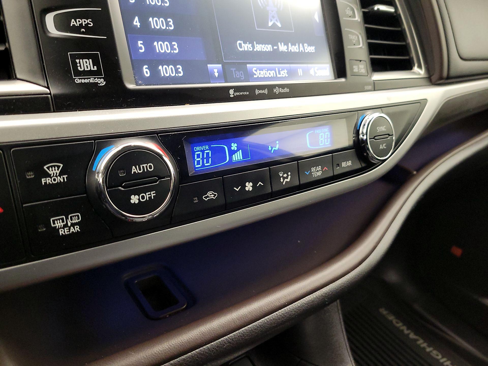 Thumbnail: 2019 Toyota Highlander - 16