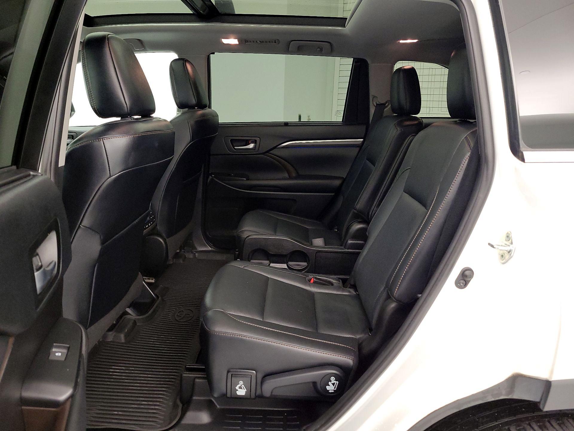 Thumbnail: 2019 Toyota Highlander - 20