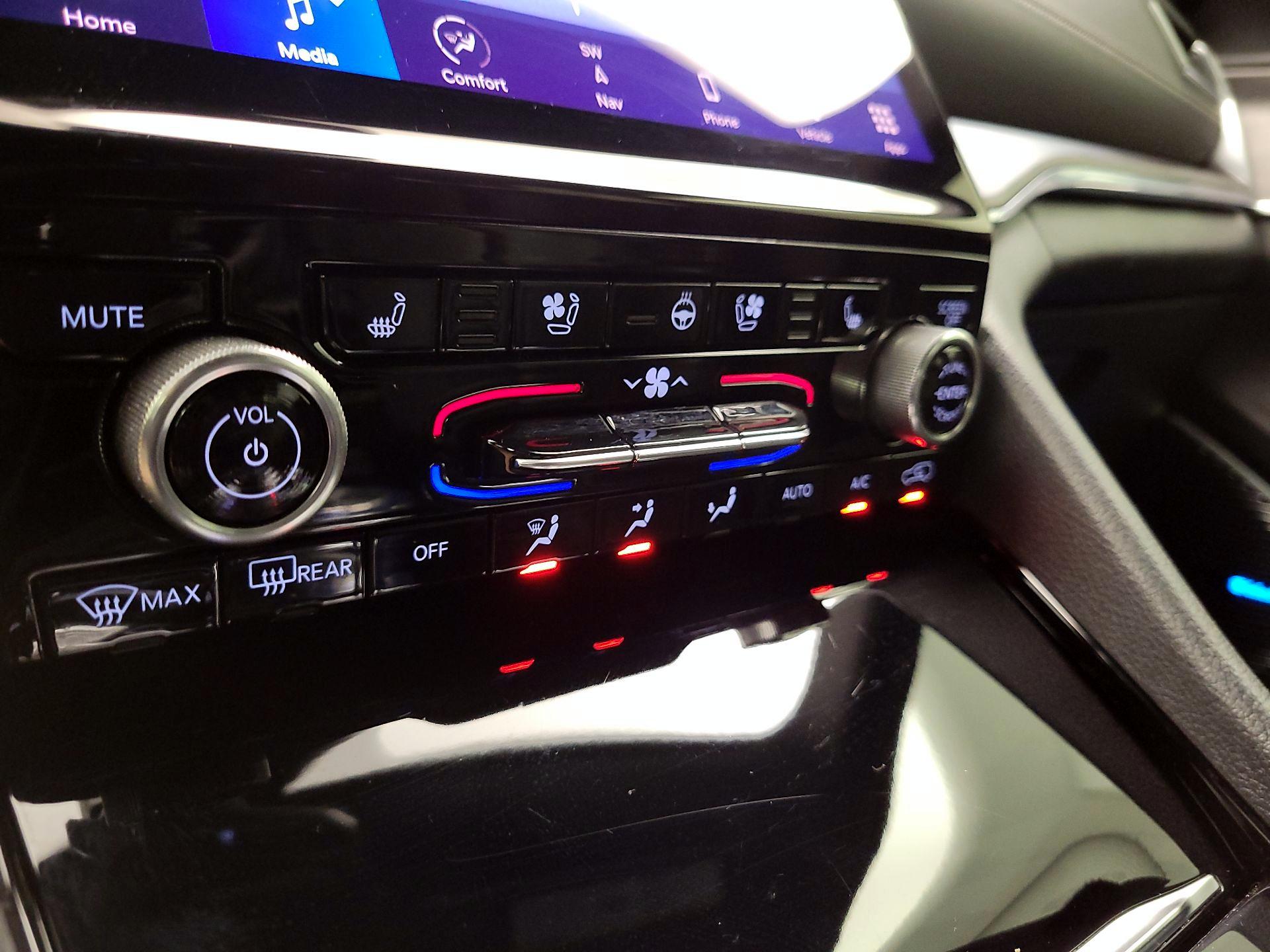 Thumbnail: 2021 Jeep Grand Cherokee L - 17