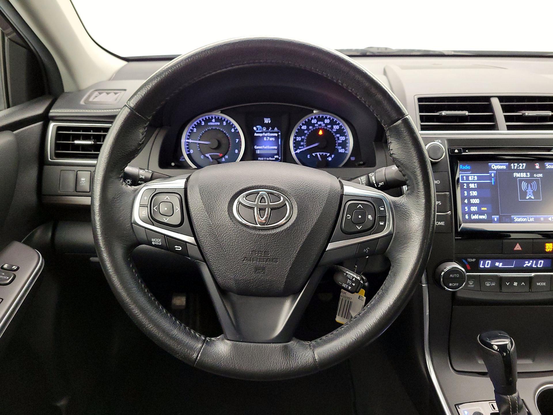 Thumbnail: 2015 Toyota Camry - 10