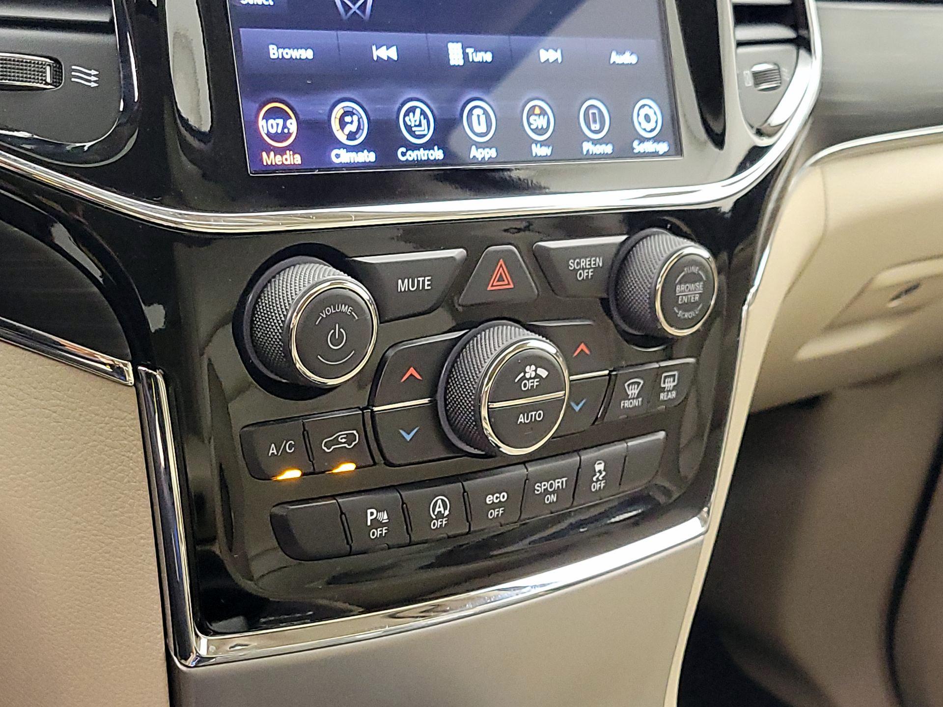 Thumbnail: 2020 Jeep Grand Cherokee - 17