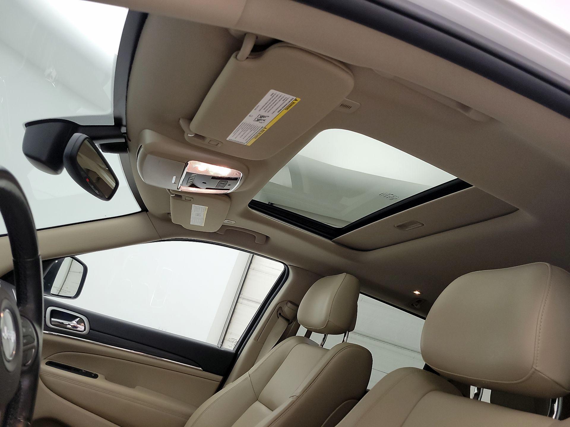 Thumbnail: 2020 Jeep Grand Cherokee - 20