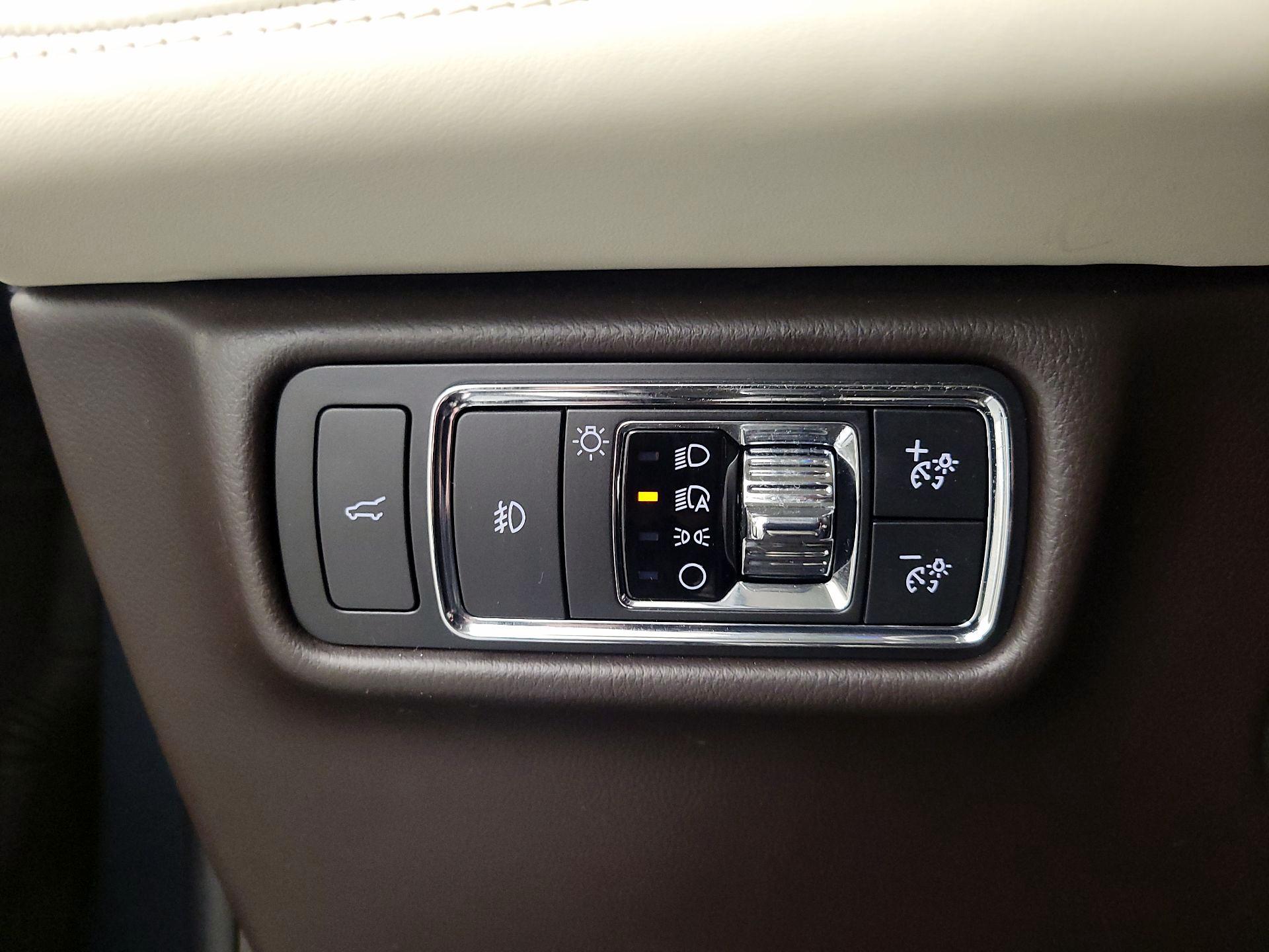 Thumbnail: 2020 Lincoln Aviator - 13