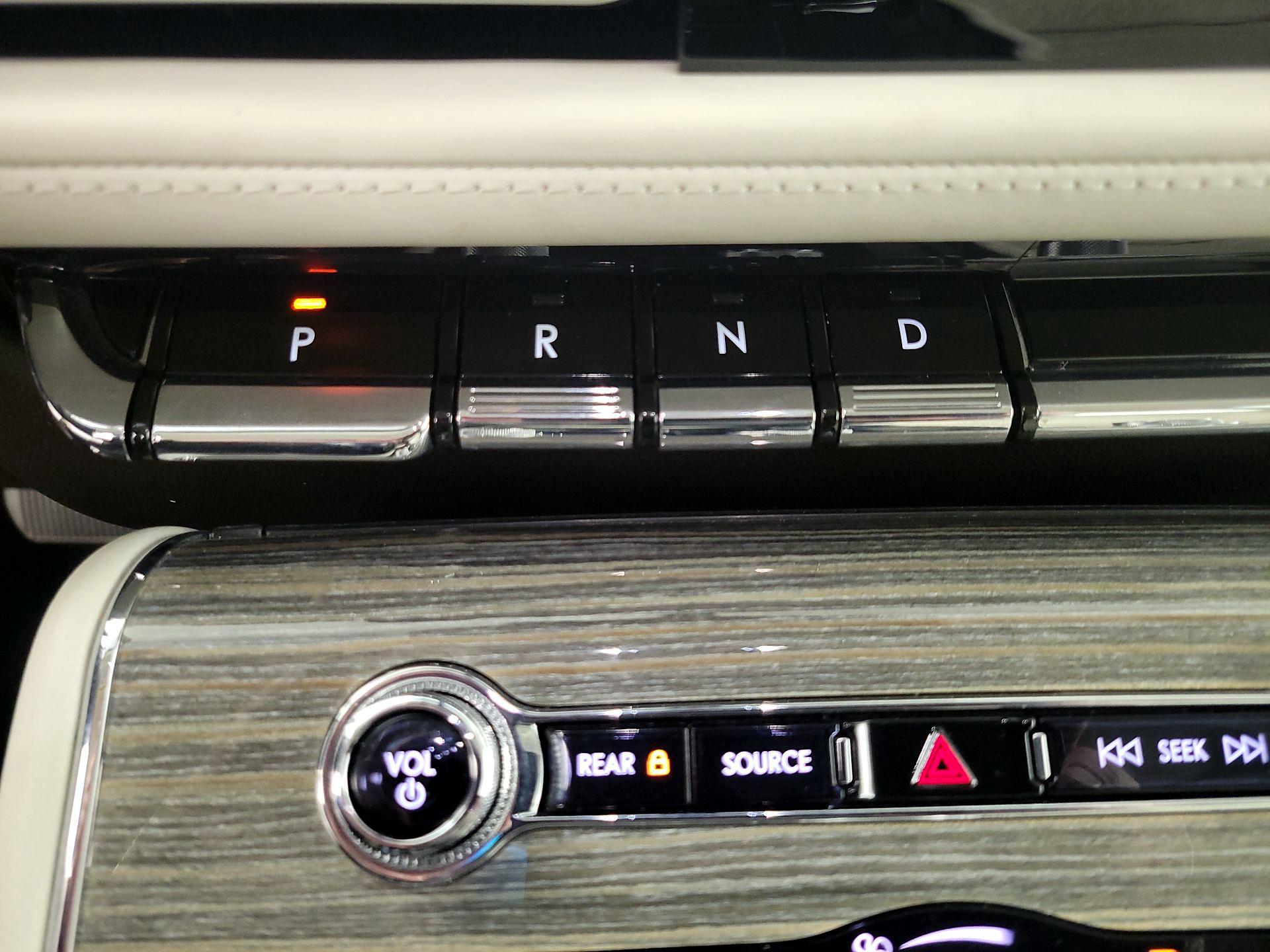 Thumbnail: 2020 Lincoln Aviator - 18