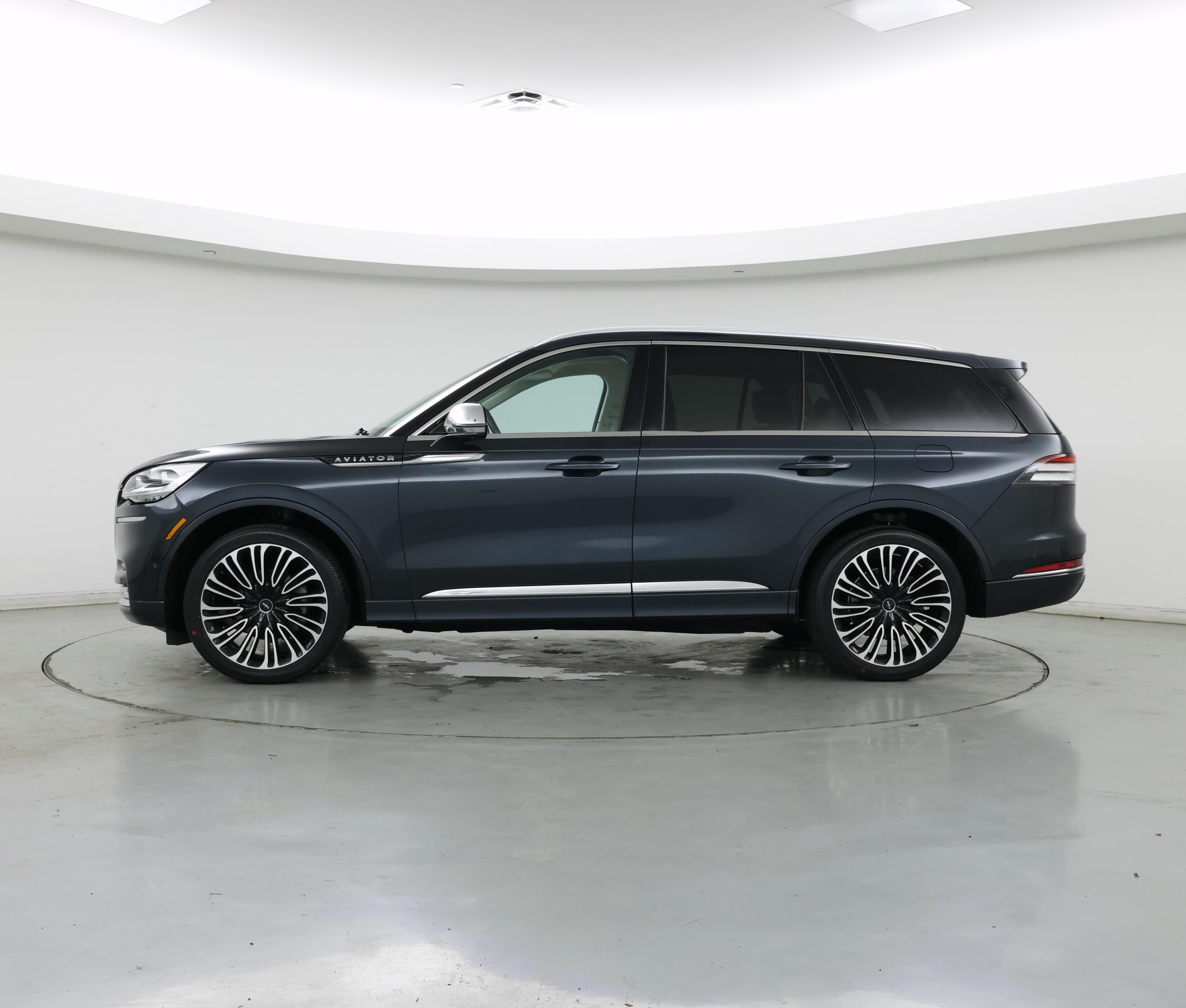 Thumbnail: 2020 Lincoln Aviator - 3