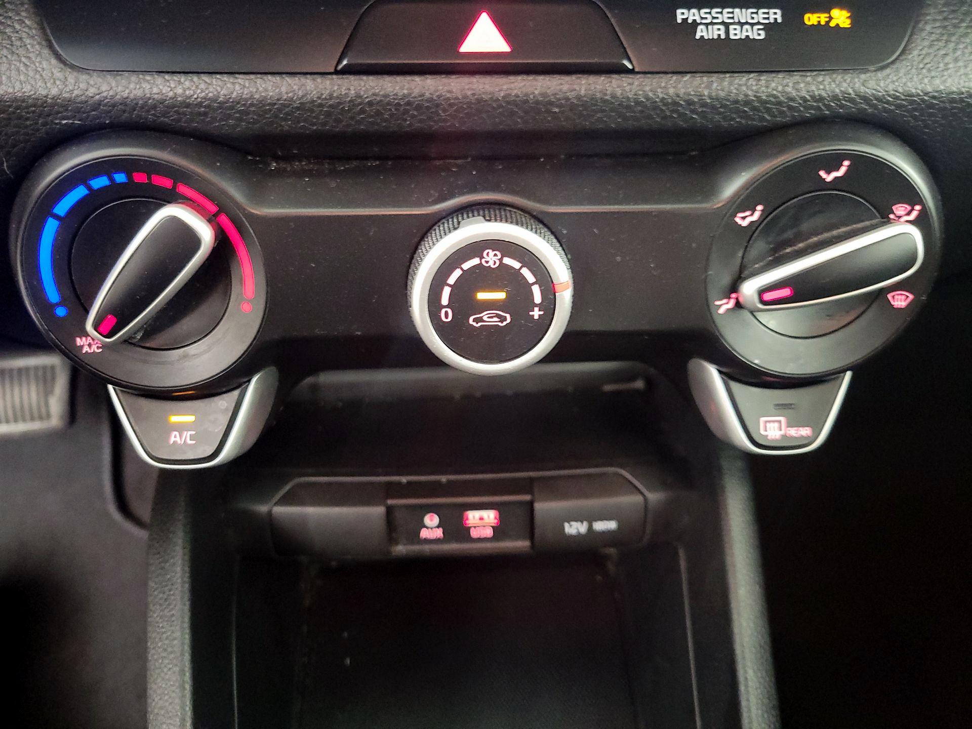 Thumbnail: 2020 Kia Rio - 16