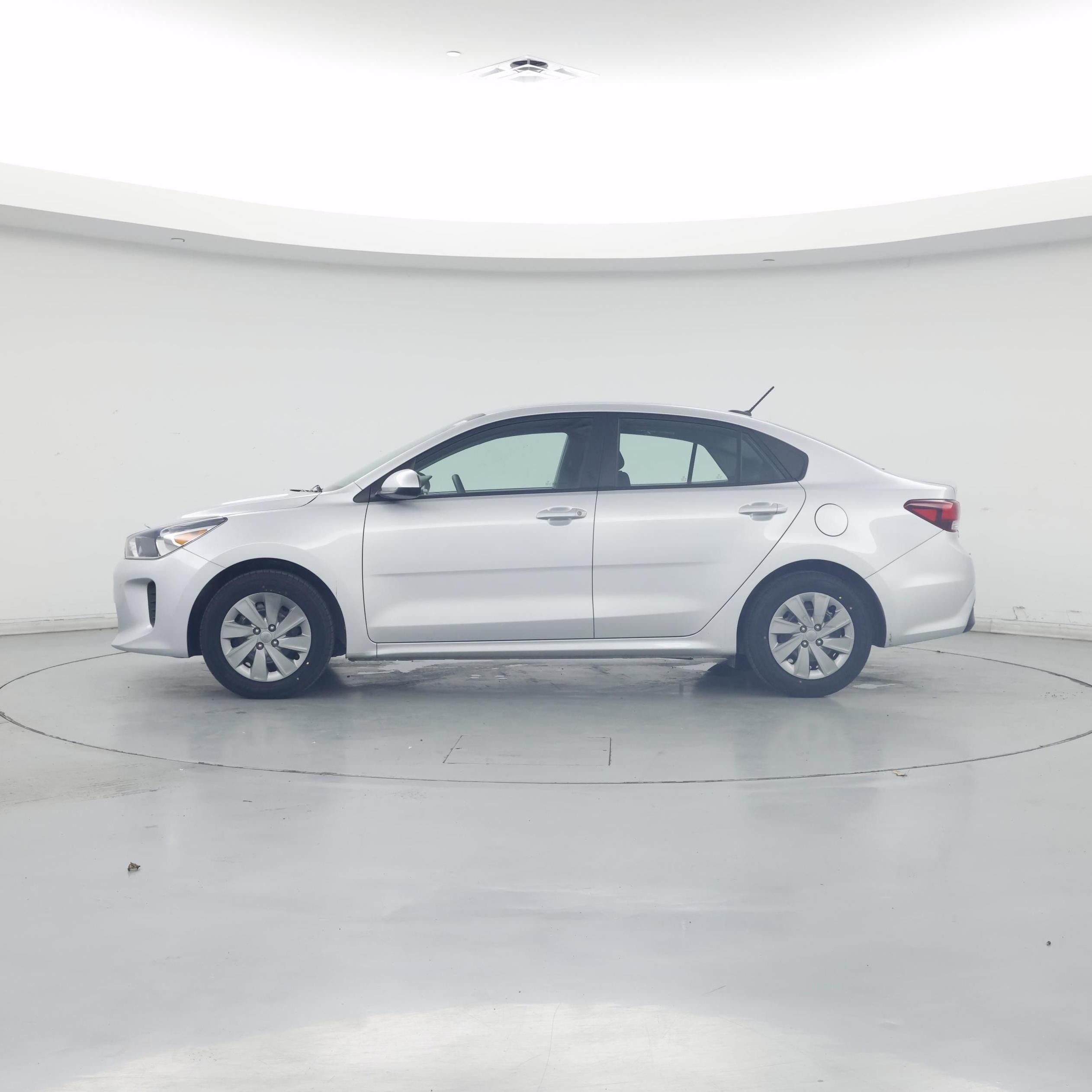 Thumbnail: 2020 Kia Rio - 3