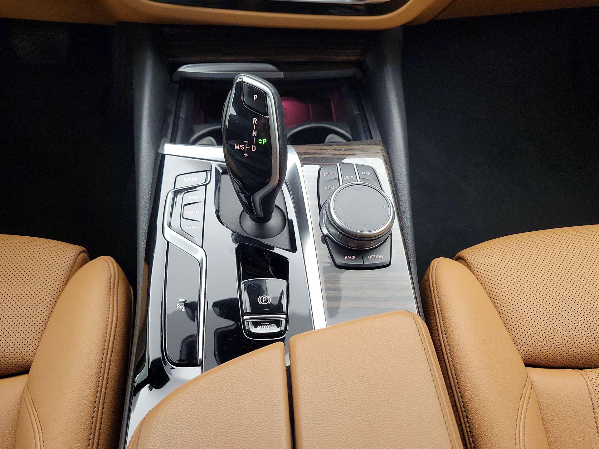 Thumbnail: 2021 BMW 5 Series - 18
