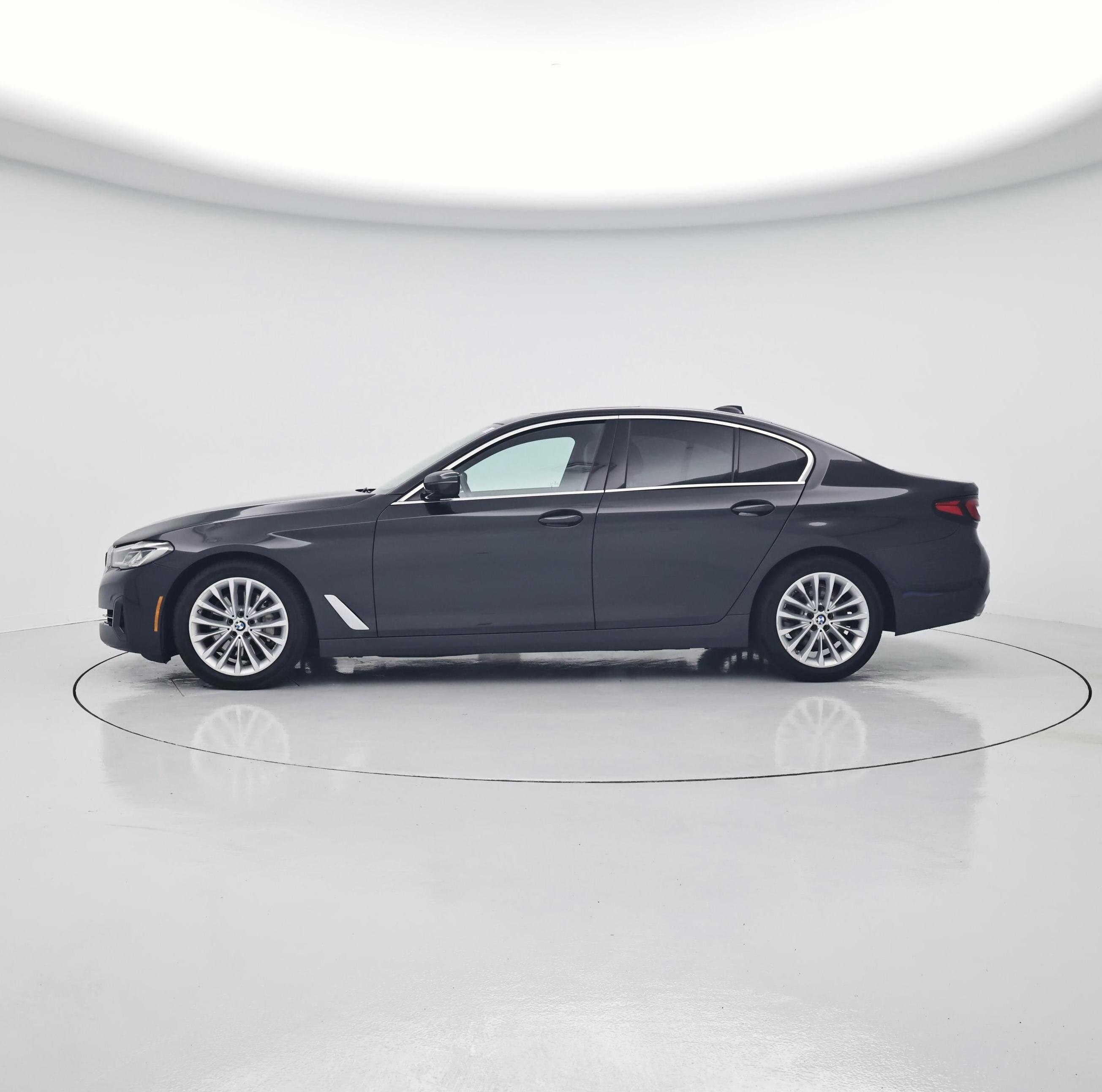Thumbnail: 2021 BMW 5 Series - 3