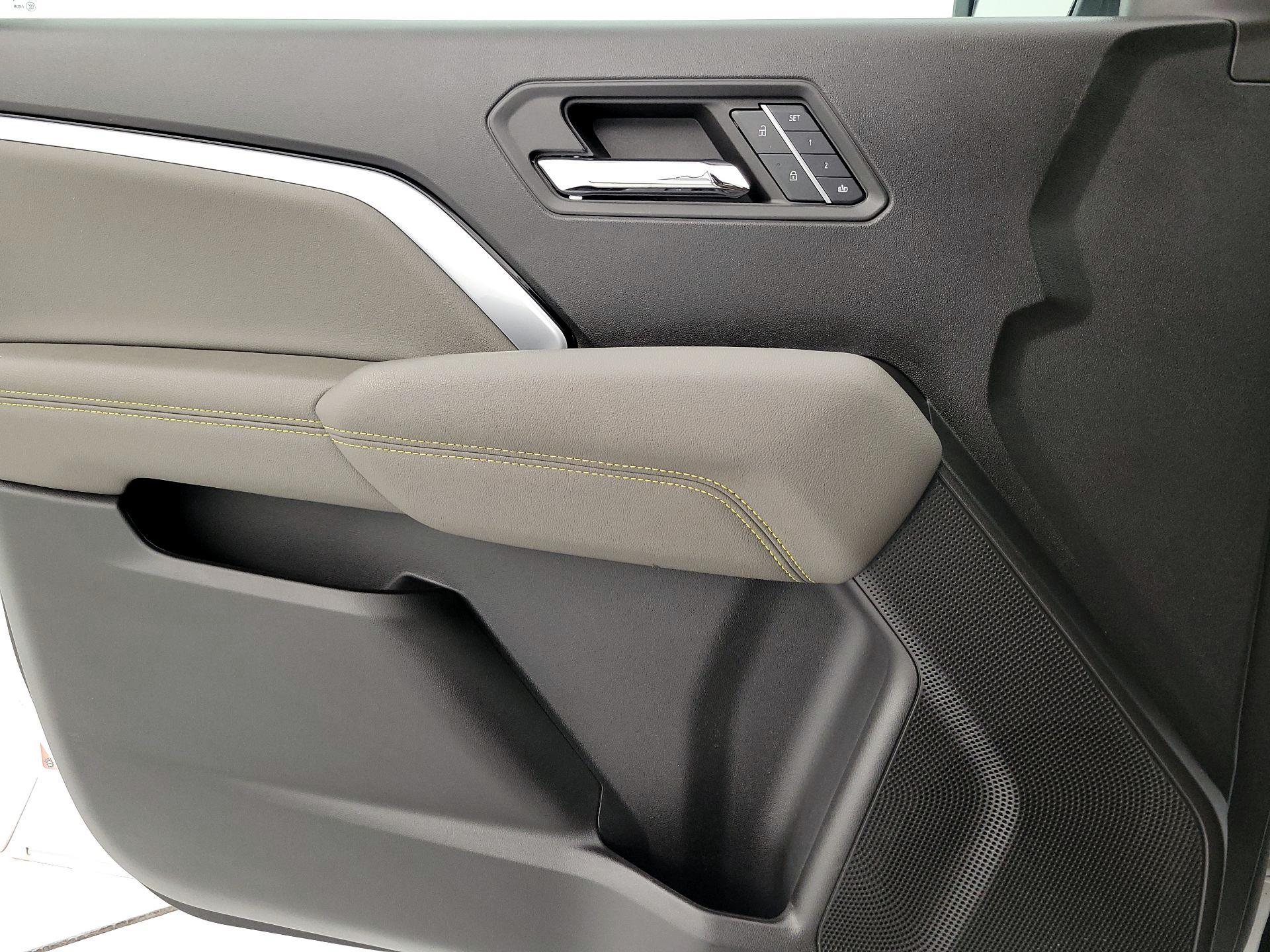 Thumbnail: 2024 Chevrolet Colorado - 12