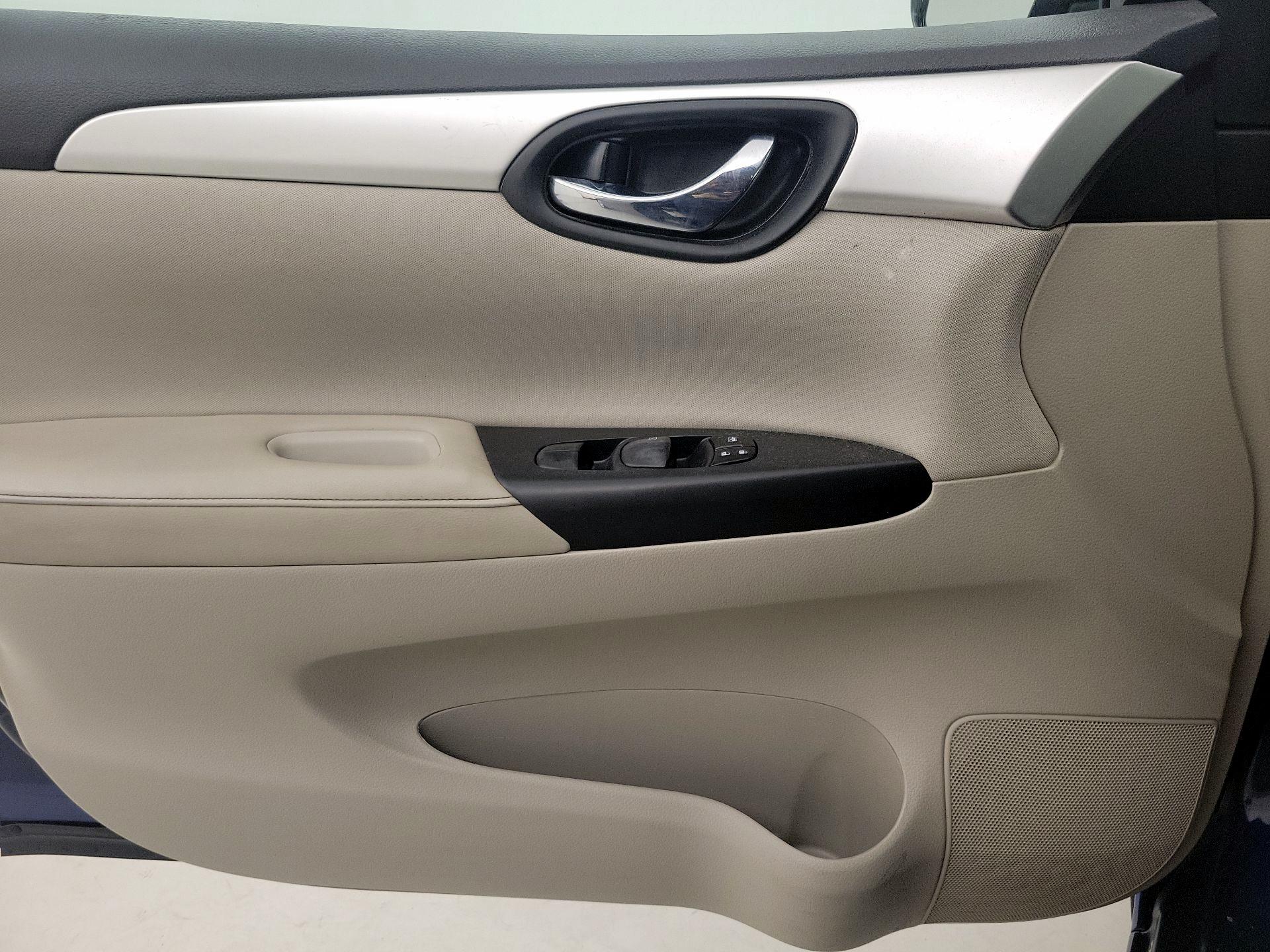 Thumbnail: 2017 Nissan Sentra - 12