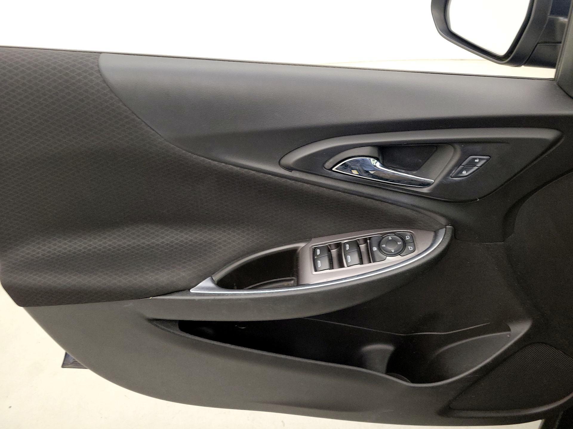 Thumbnail: 2017 Chevrolet Malibu - 12