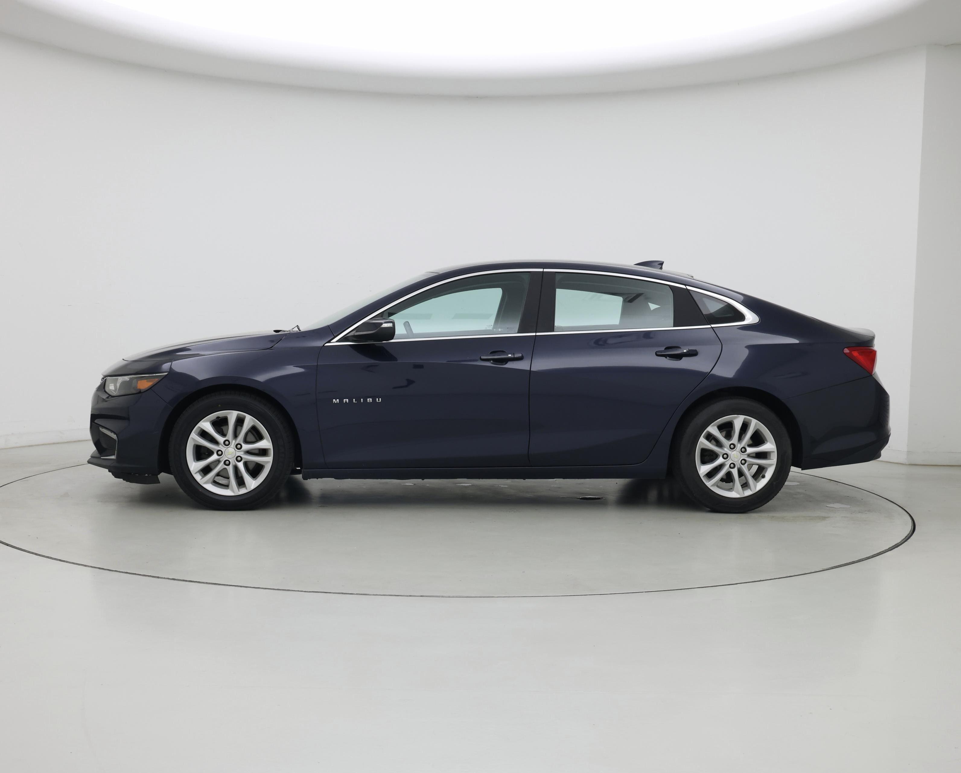Thumbnail: 2017 Chevrolet Malibu - 3