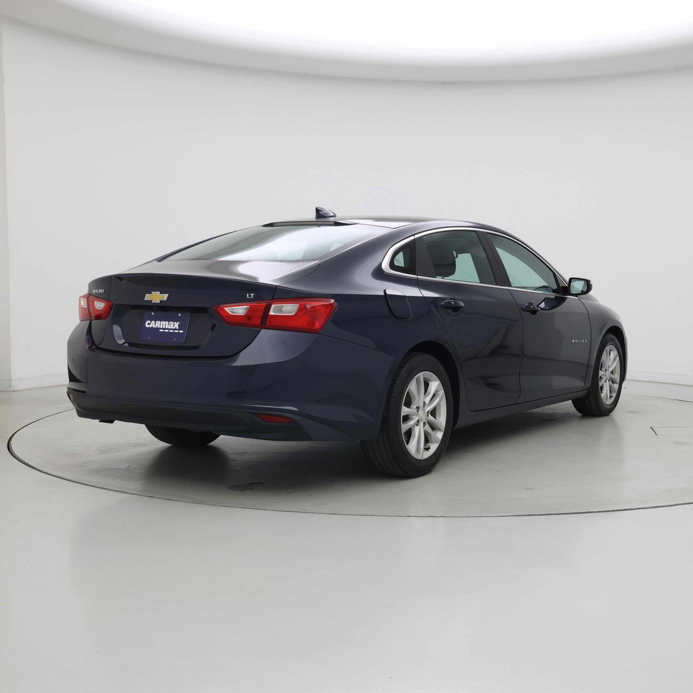 Thumbnail: 2017 Chevrolet Malibu - 8