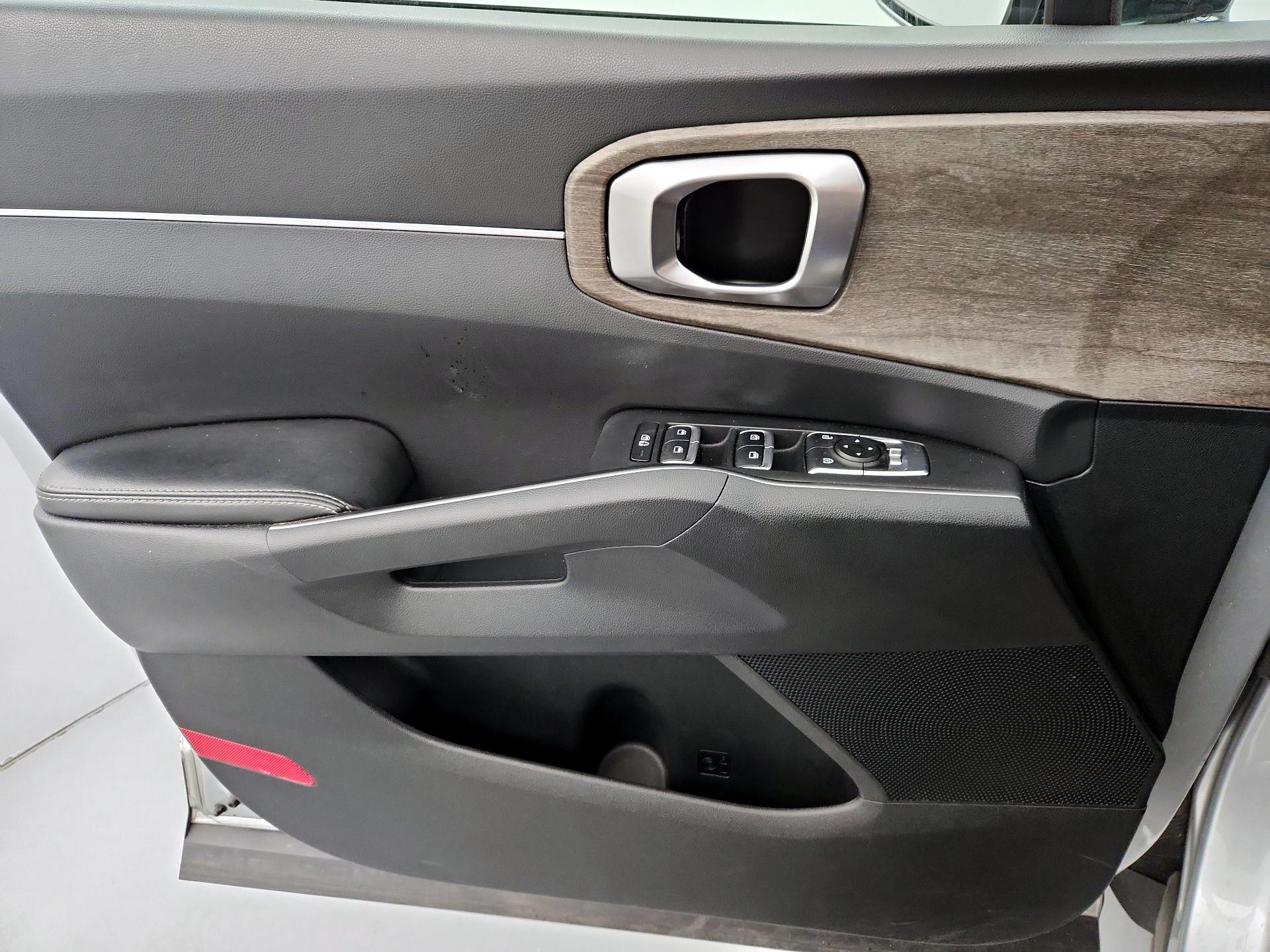 Thumbnail: 2021 Kia Sorento - 12