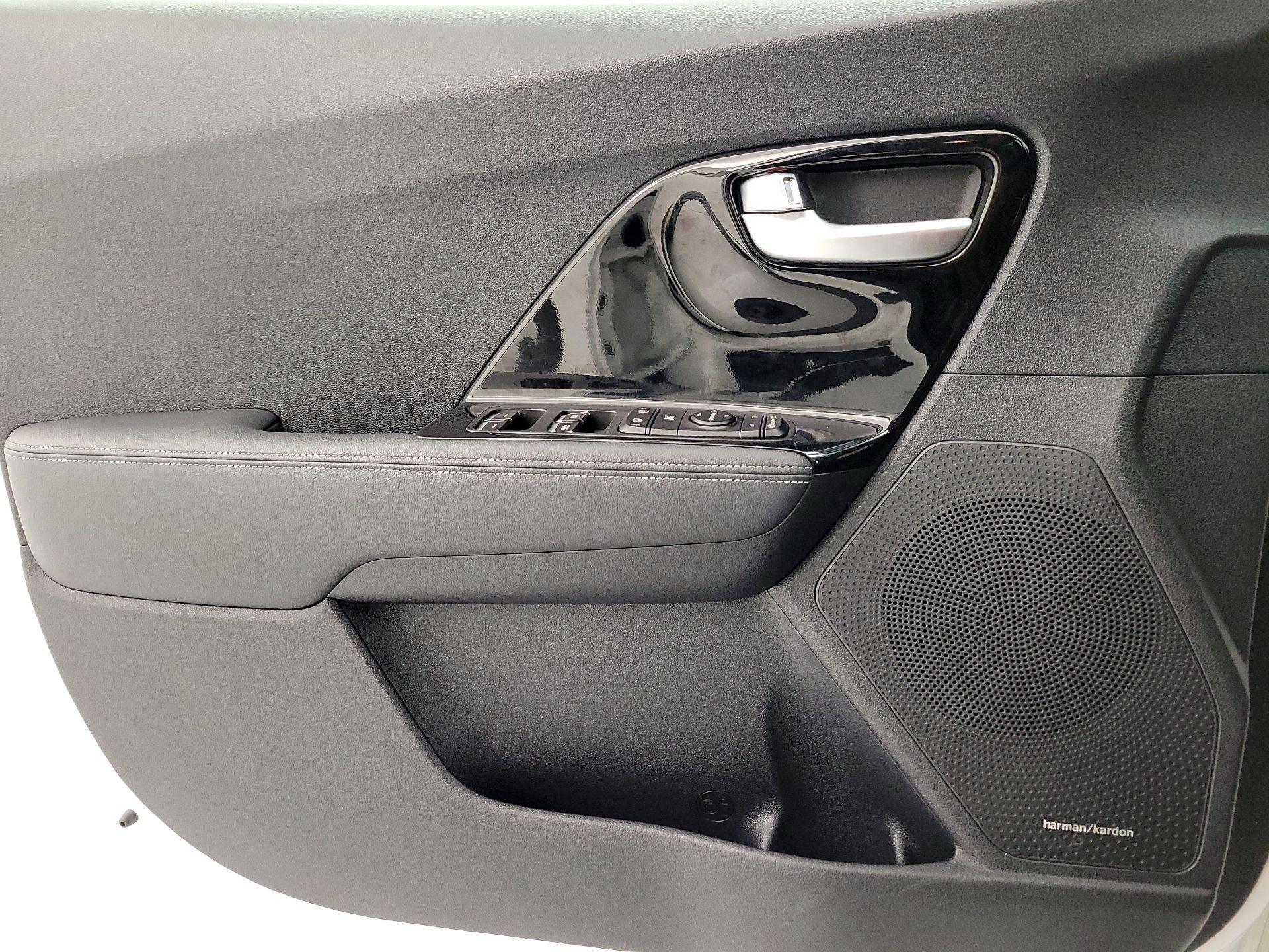 Thumbnail: 2019 Kia Niro - 12