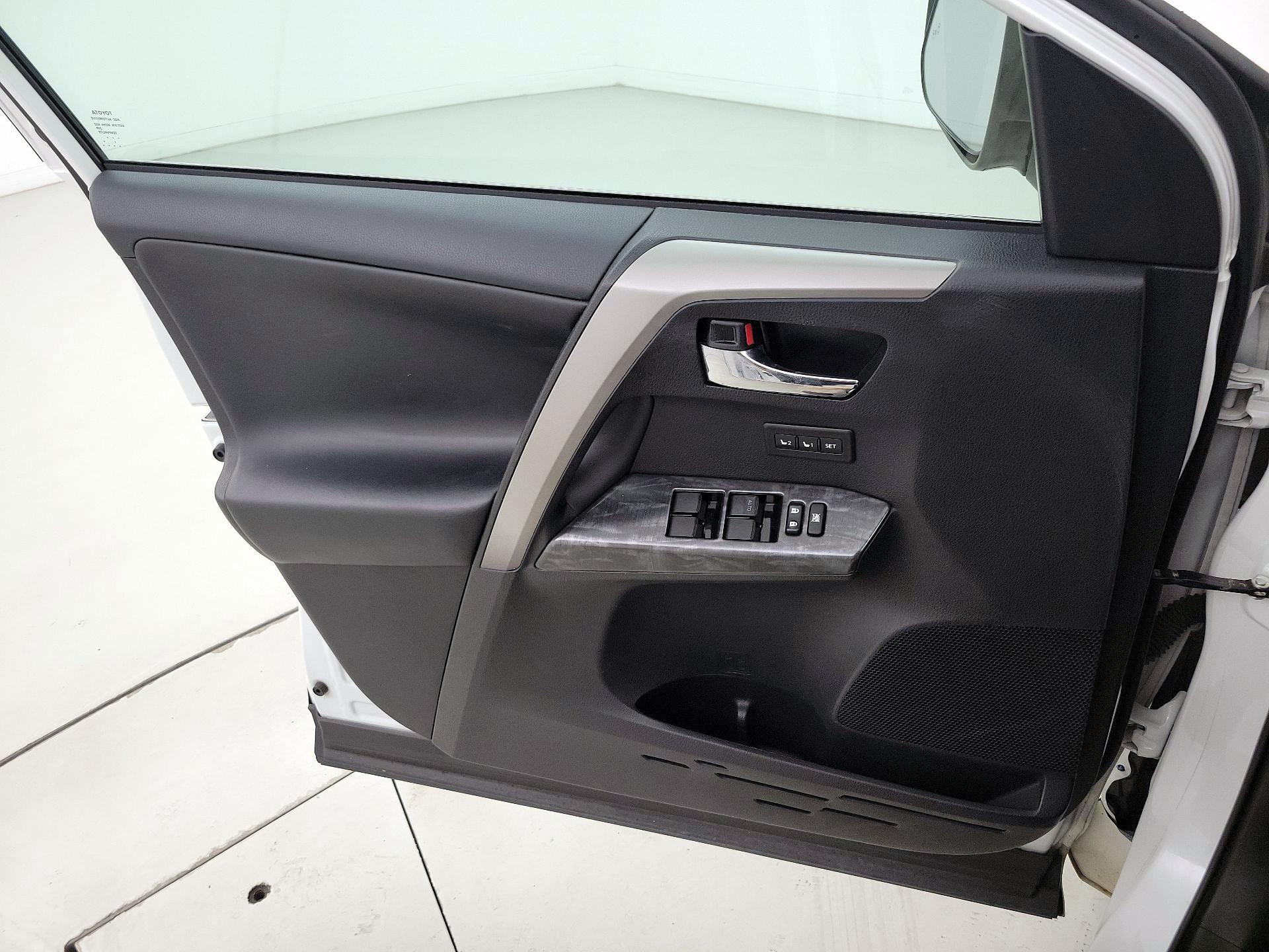 Thumbnail: 2018 Toyota RAV4 - 12