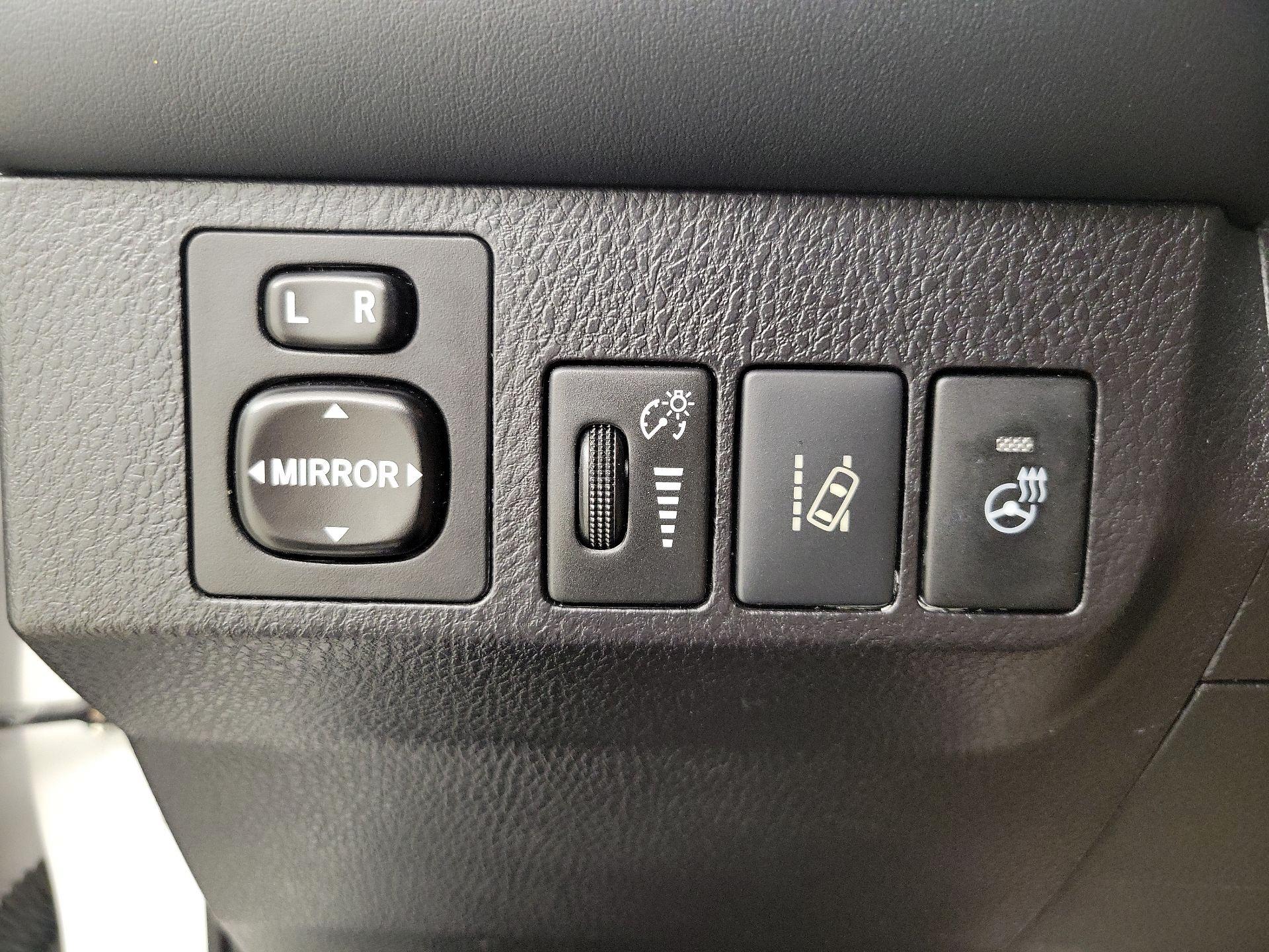 Thumbnail: 2018 Toyota RAV4 - 13