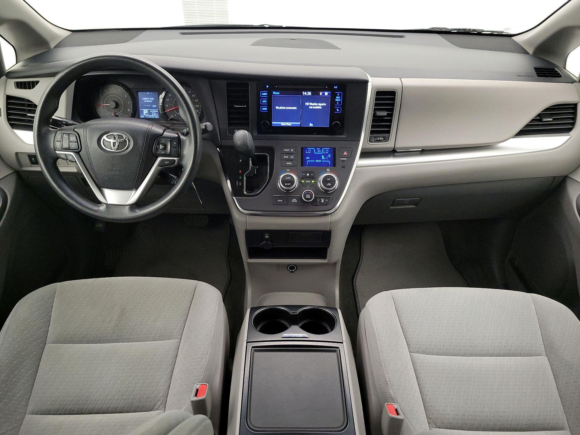 Thumbnail: 2015 Toyota Sienna - 9