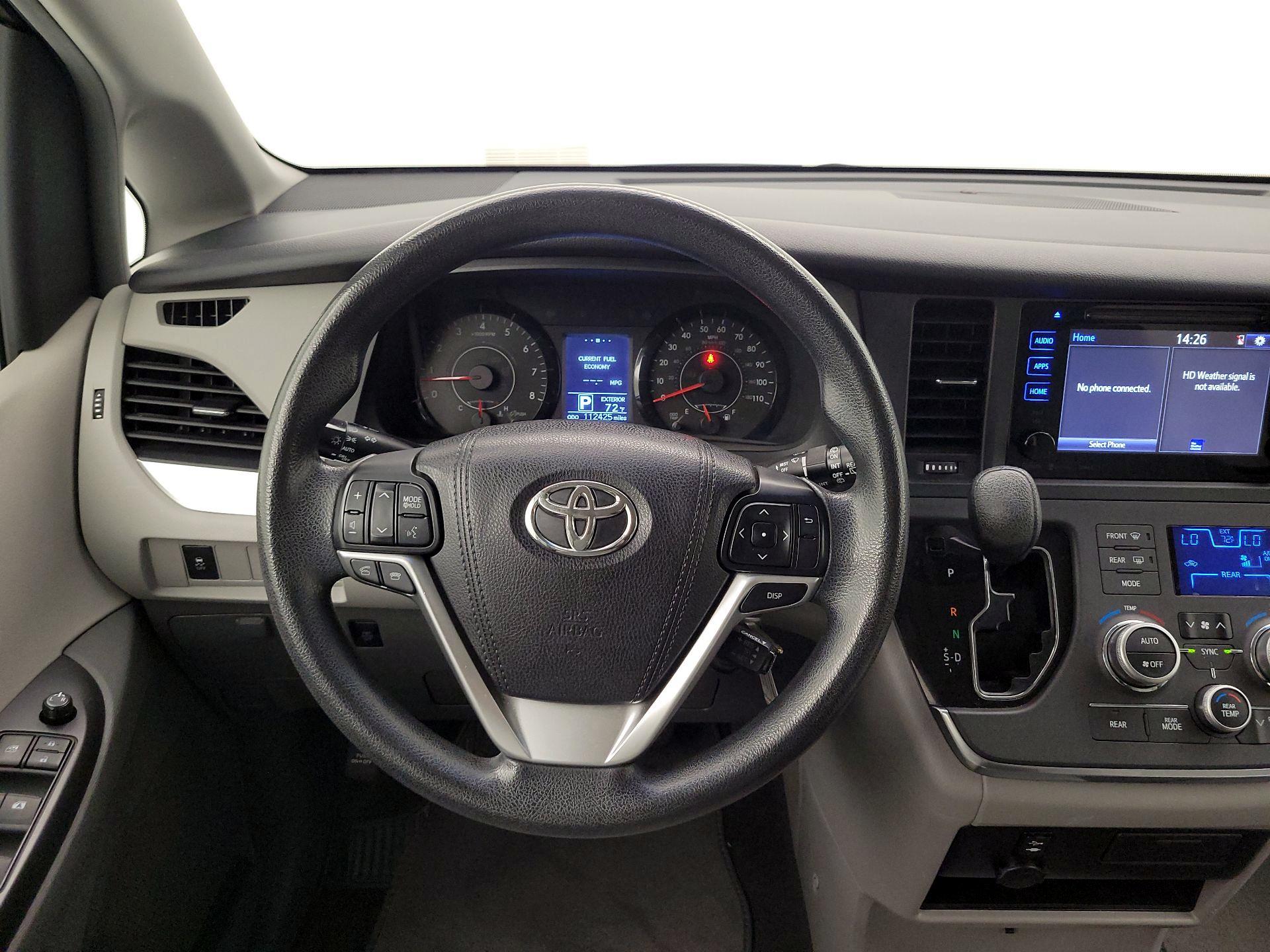 Thumbnail: 2015 Toyota Sienna - 10