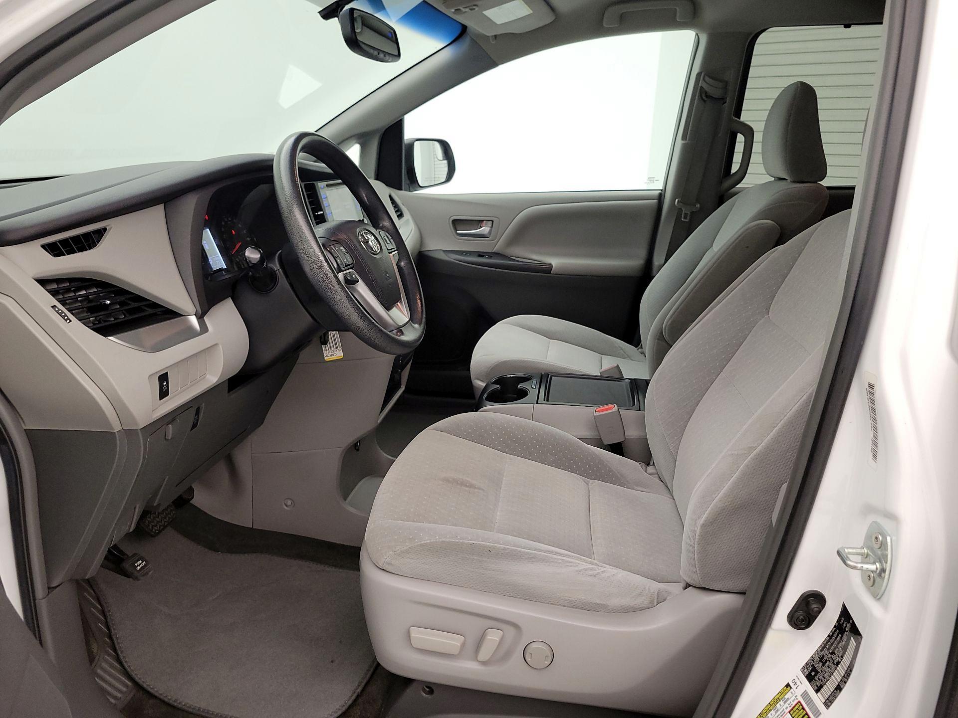 Thumbnail: 2015 Toyota Sienna - 11