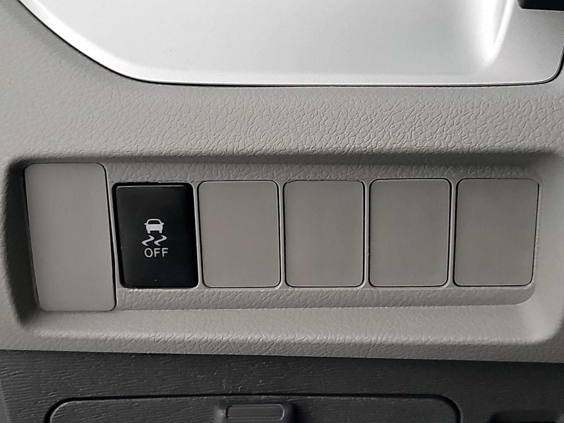 Thumbnail: 2015 Toyota Sienna - 13