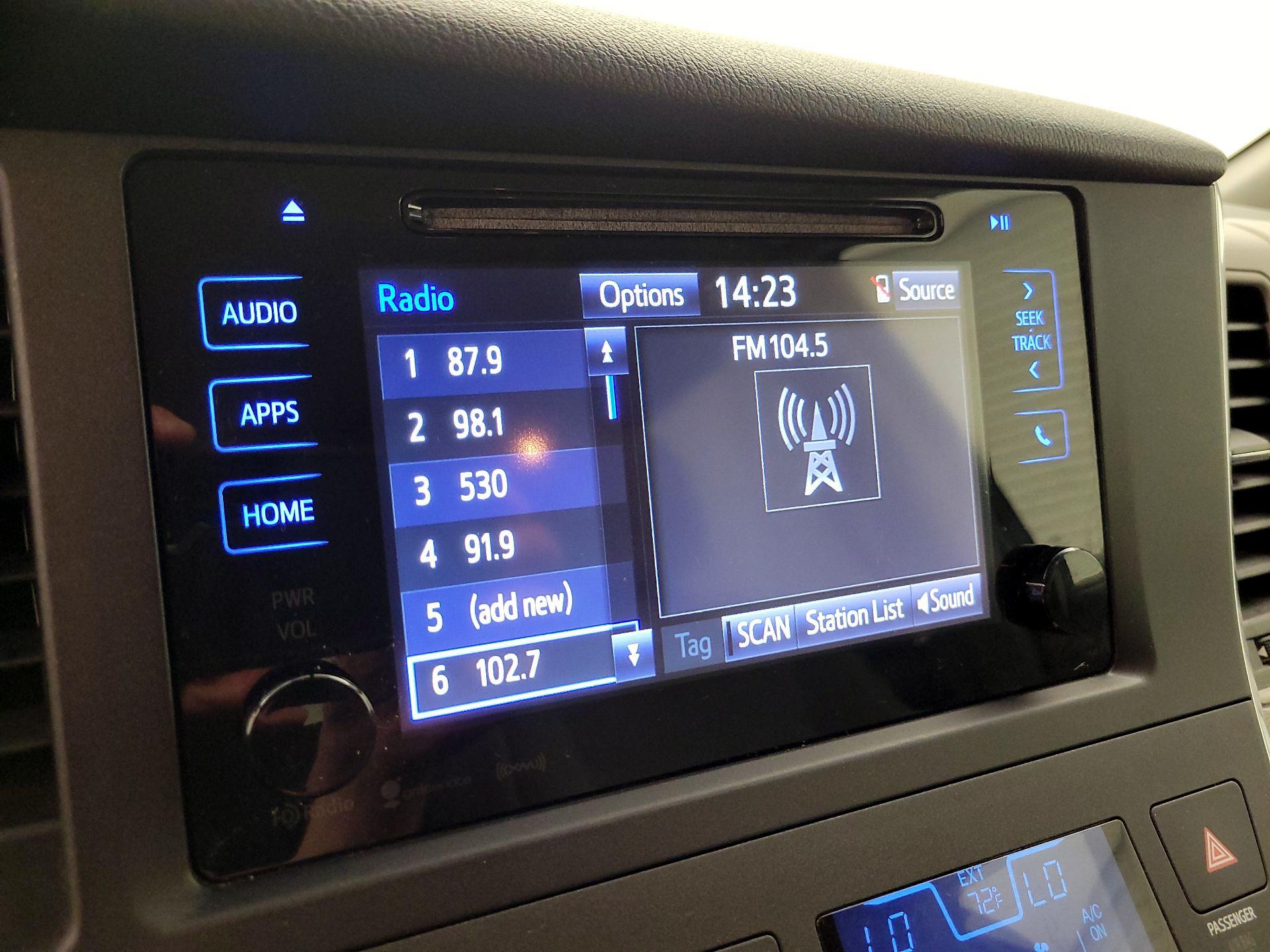 Thumbnail: 2015 Toyota Sienna - 15