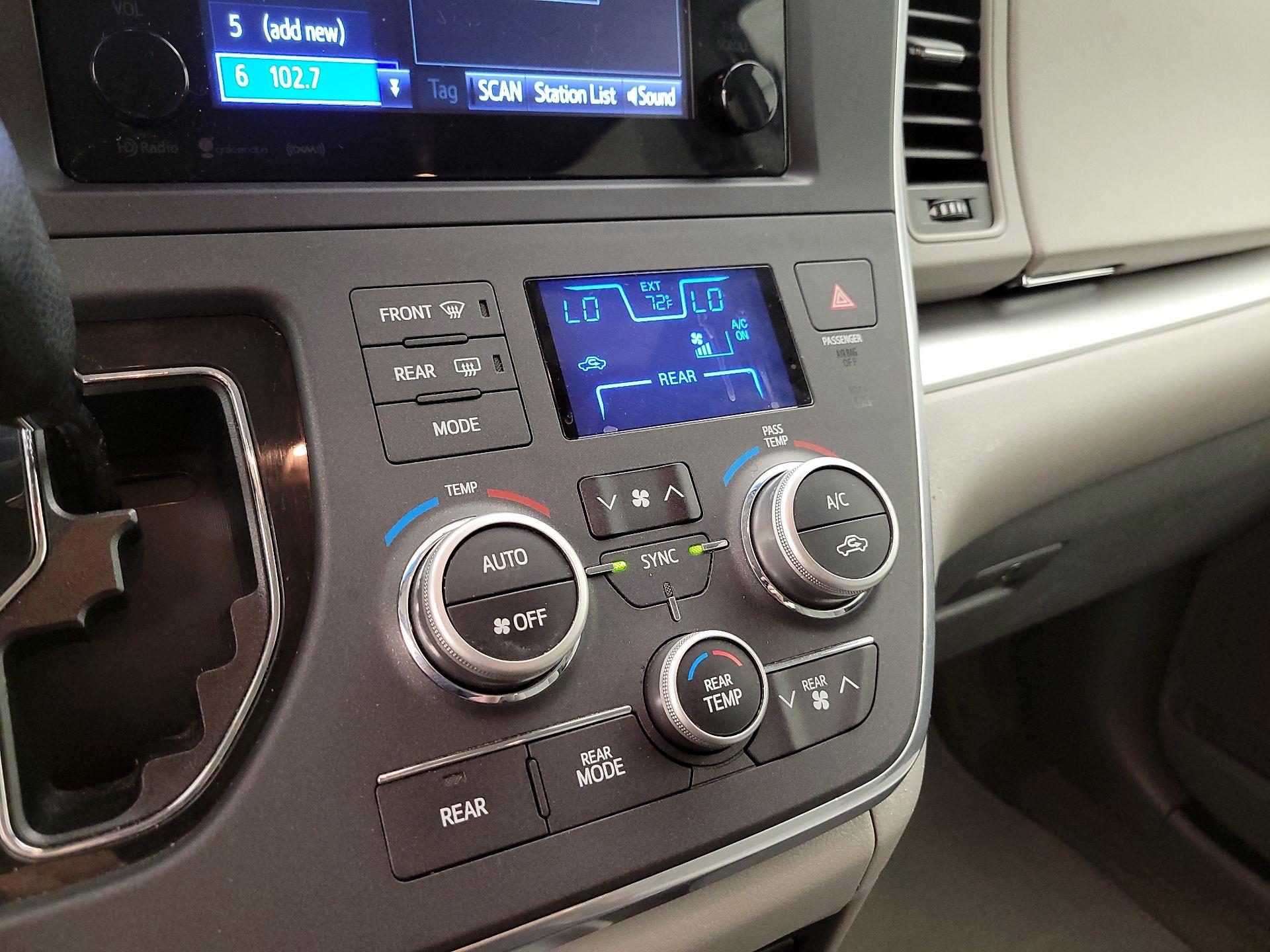 Thumbnail: 2015 Toyota Sienna - 16