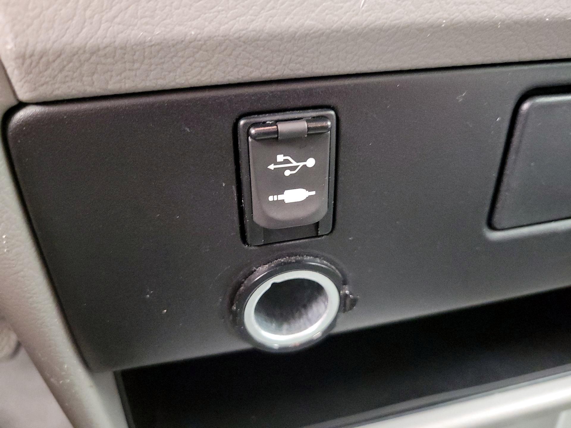 Thumbnail: 2015 Toyota Sienna - 18