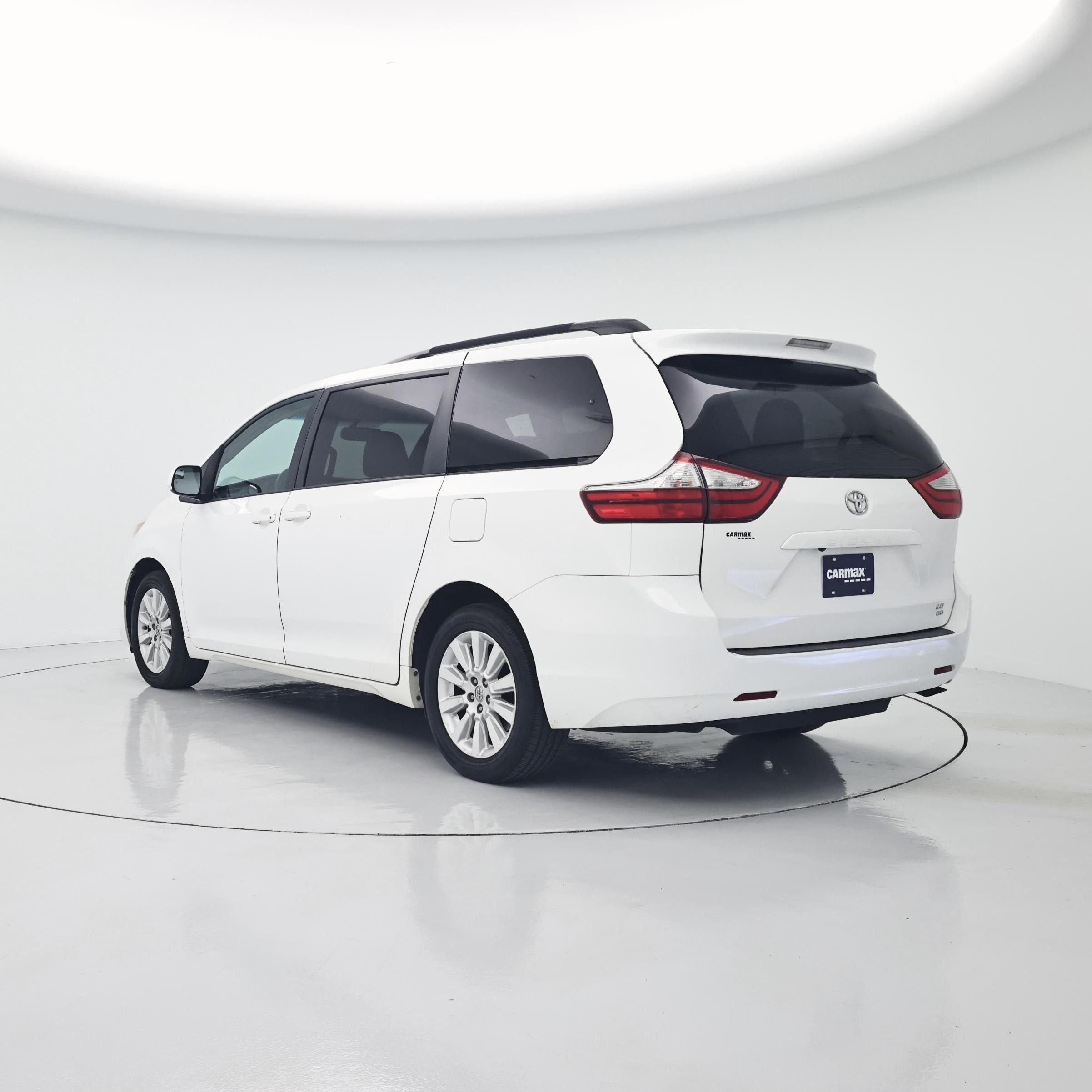 Thumbnail: 2015 Toyota Sienna - 2