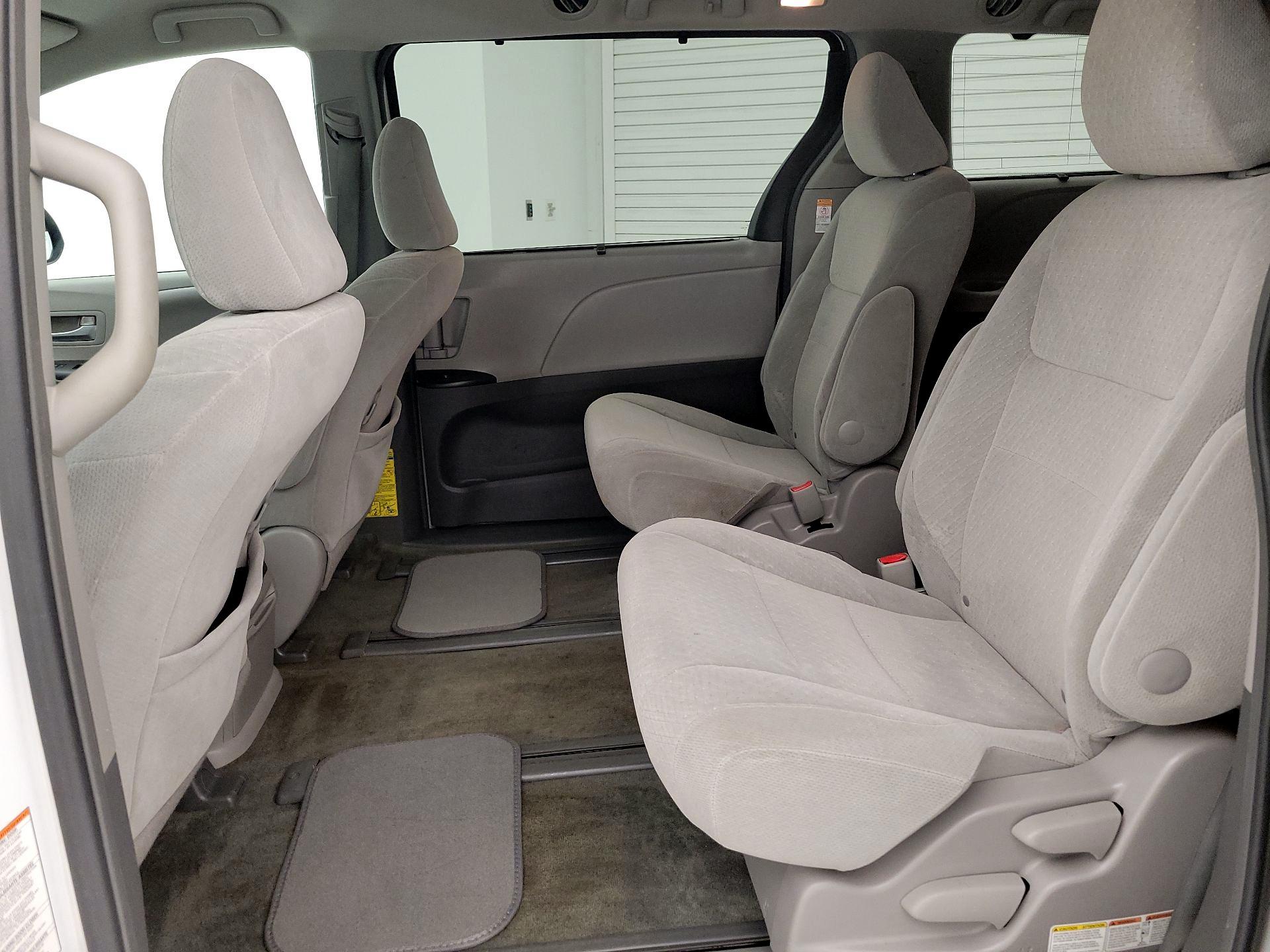 Thumbnail: 2015 Toyota Sienna - 19