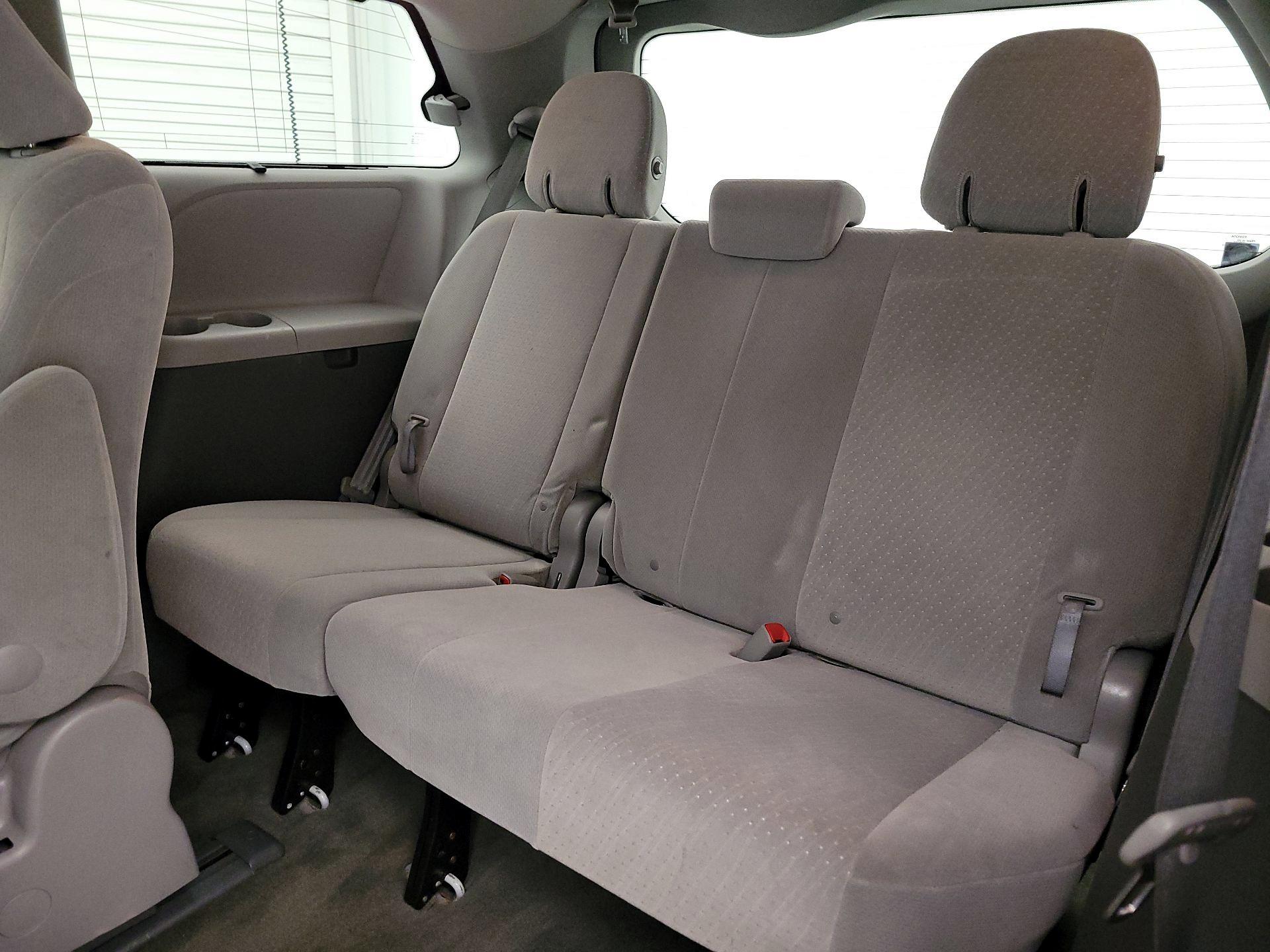 Thumbnail: 2015 Toyota Sienna - 20