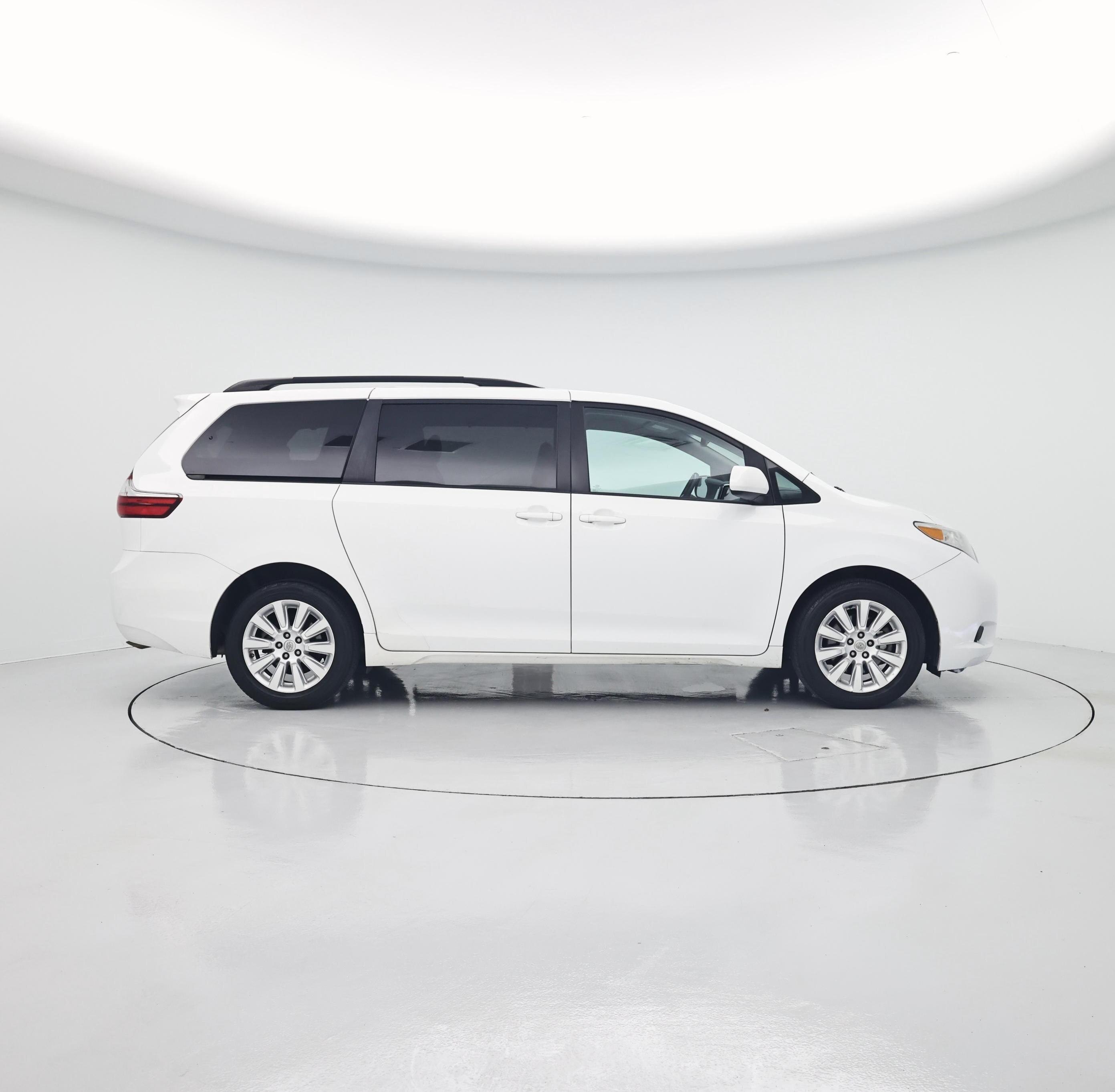 Thumbnail: 2015 Toyota Sienna - 7