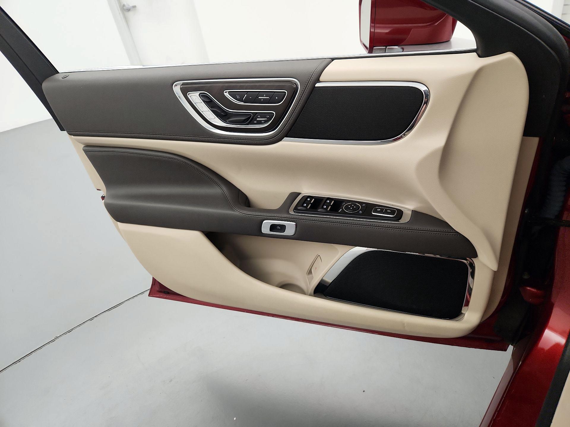 Thumbnail: 2017 Lincoln Continental - 12